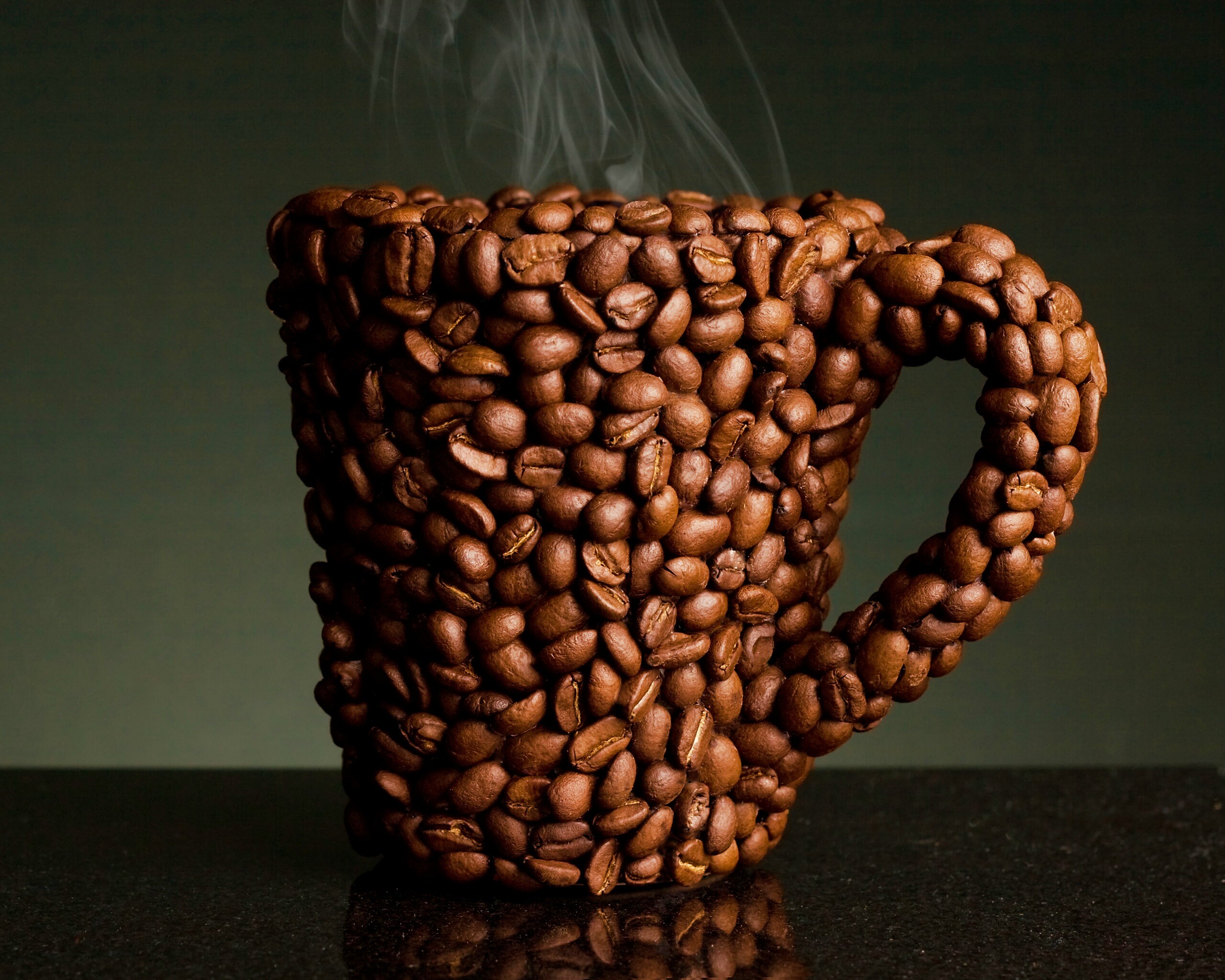 Кружка из кофейных зерен обои