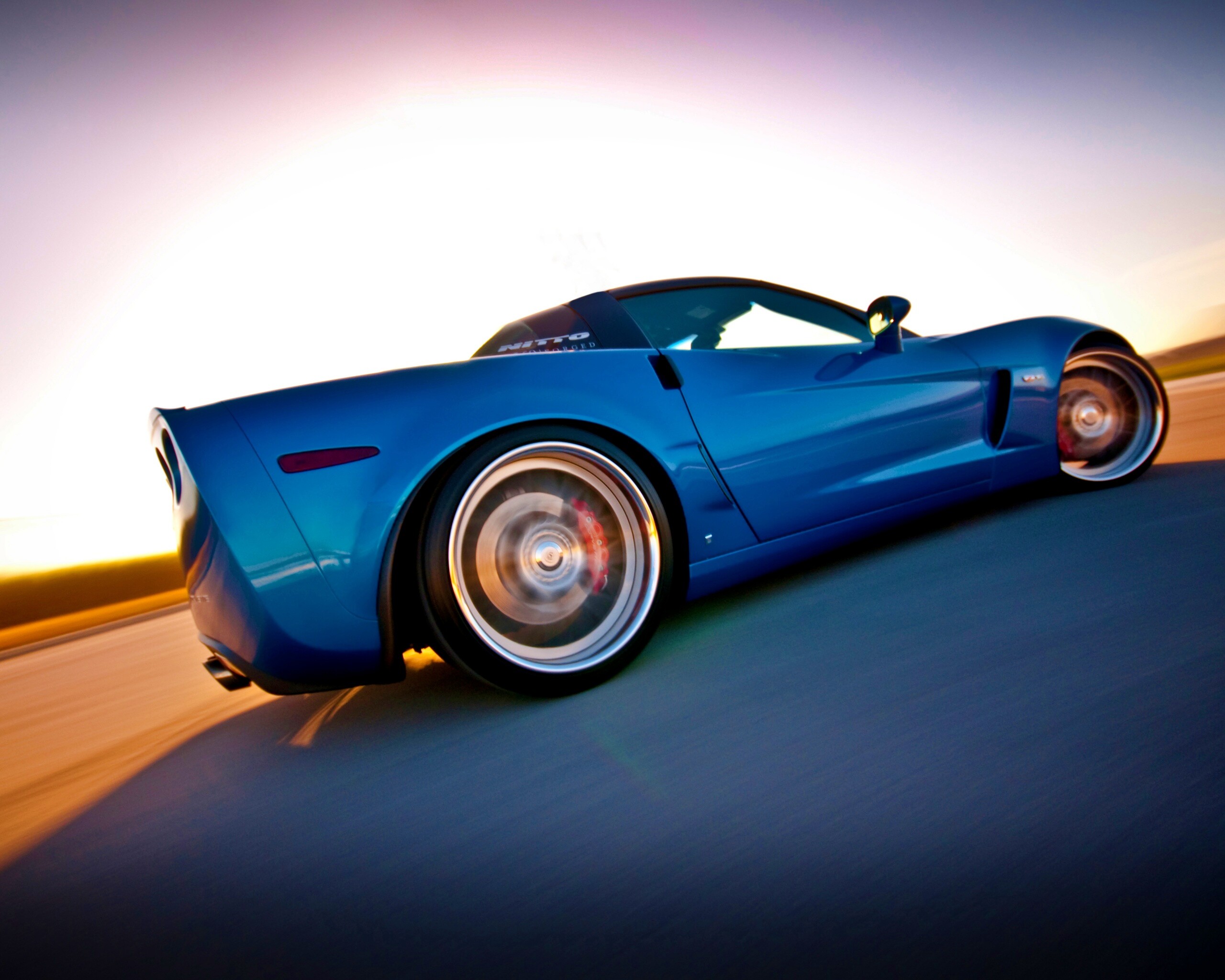 Гоночный спорткар синего цвета обои