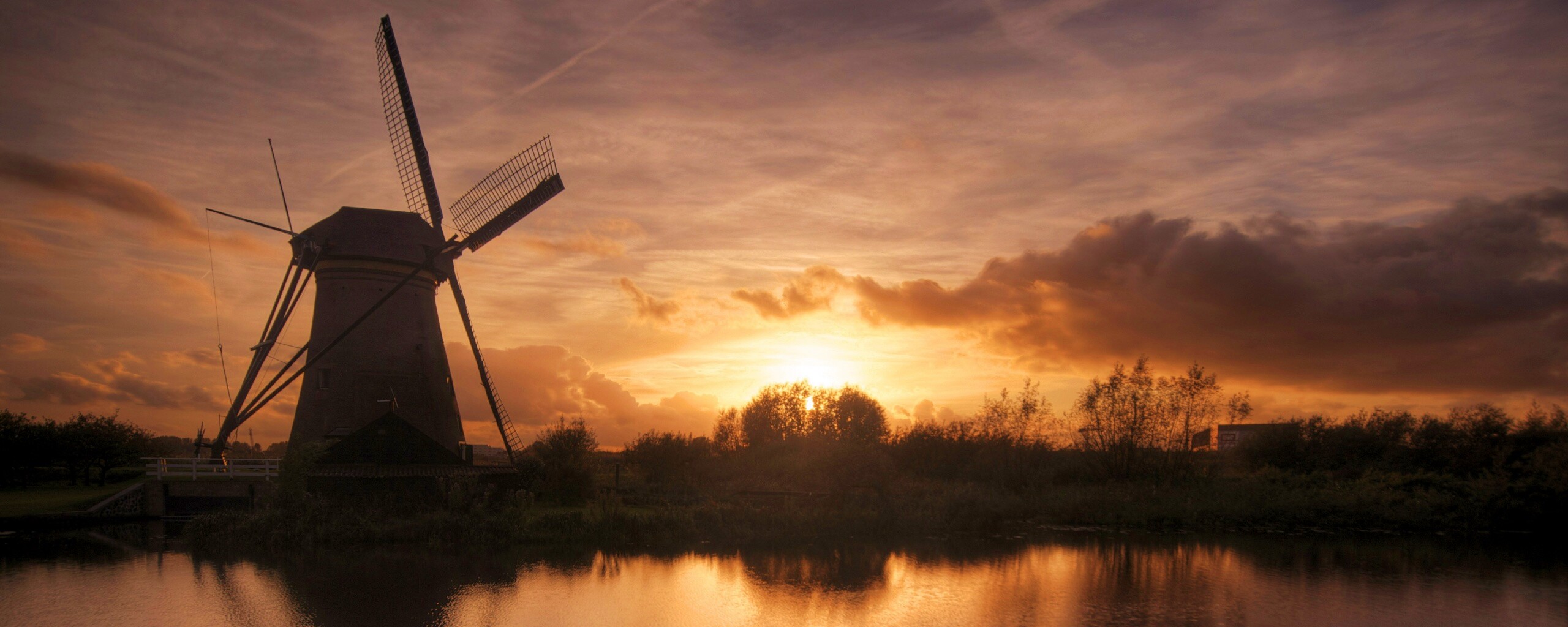 Мельница на озере обои