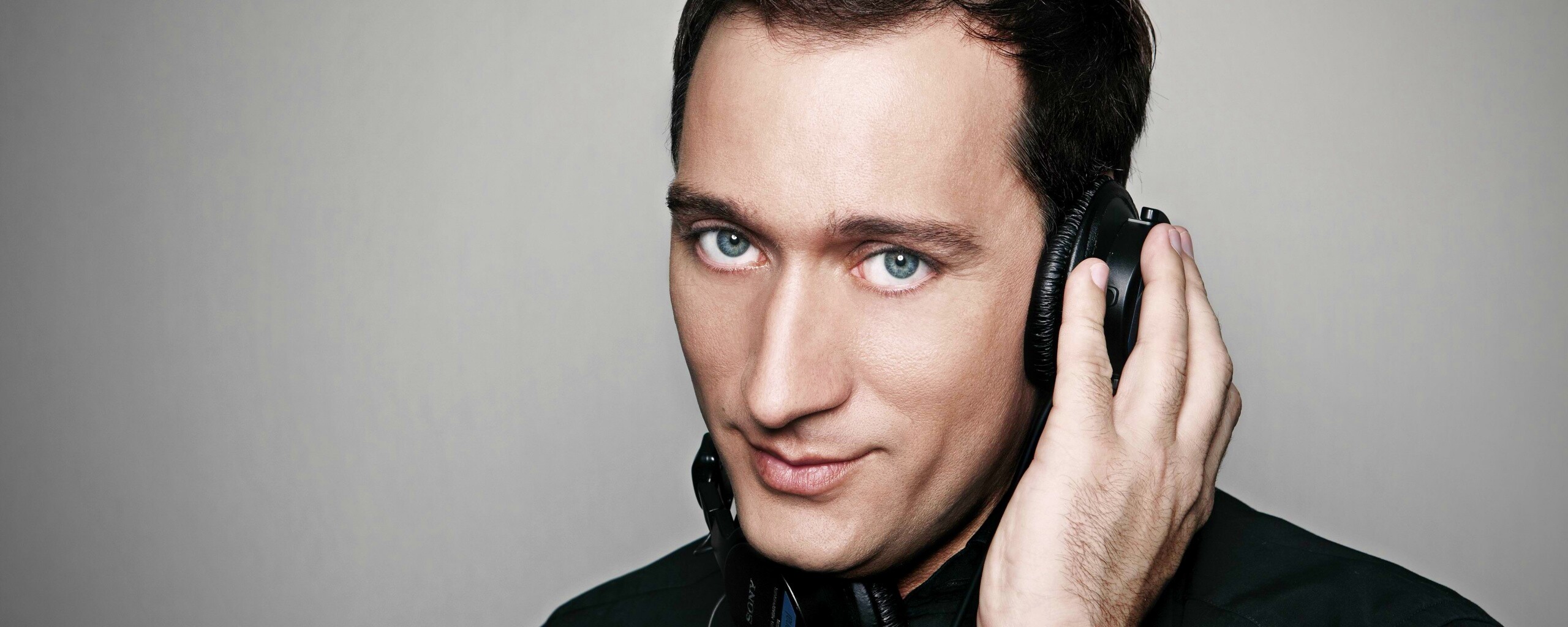 Сероглазый парень обои