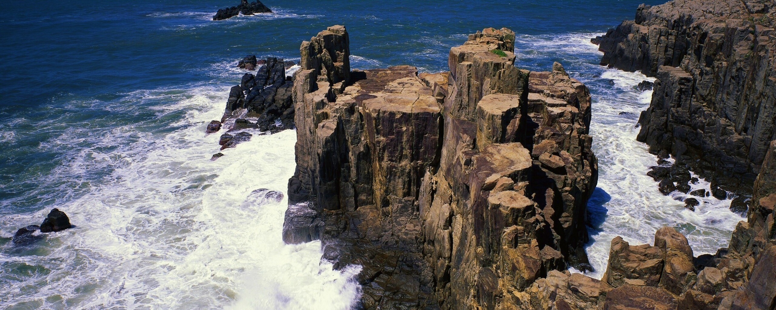 Плоские скалы обои