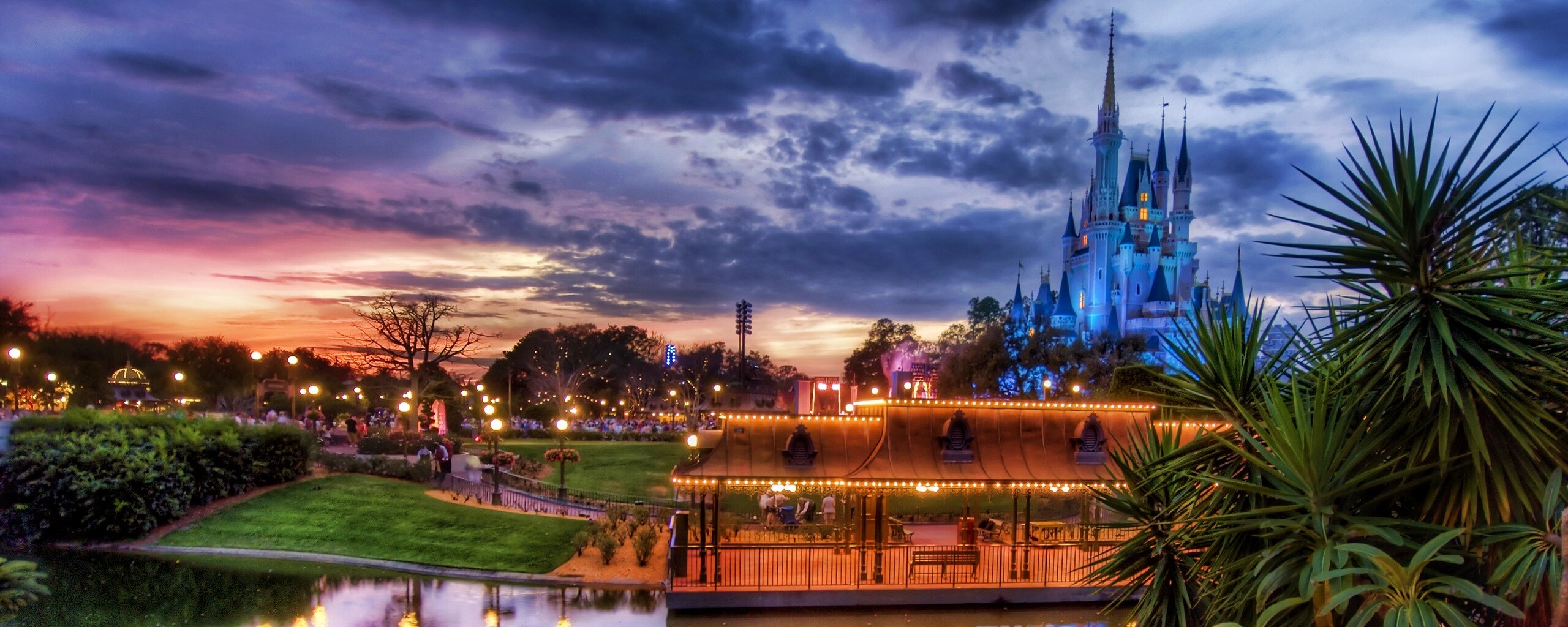 Диснеёленд вечером обои