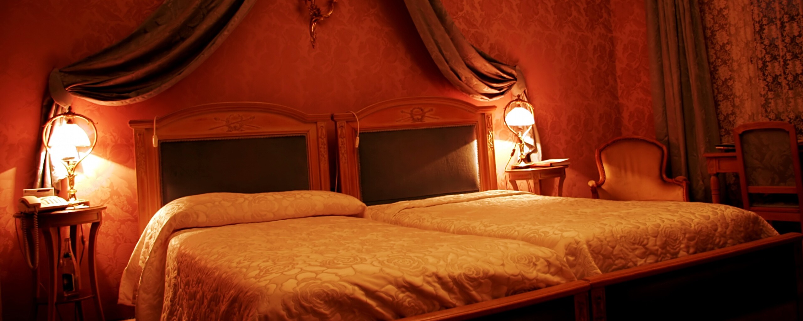 Спальня обои