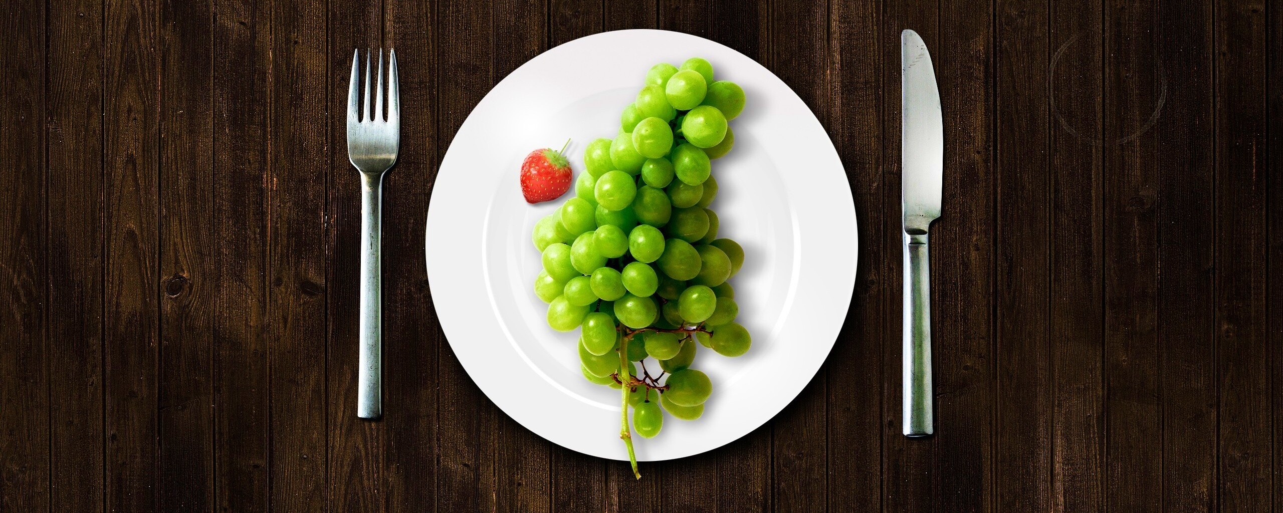 Виноград с клубникой обои