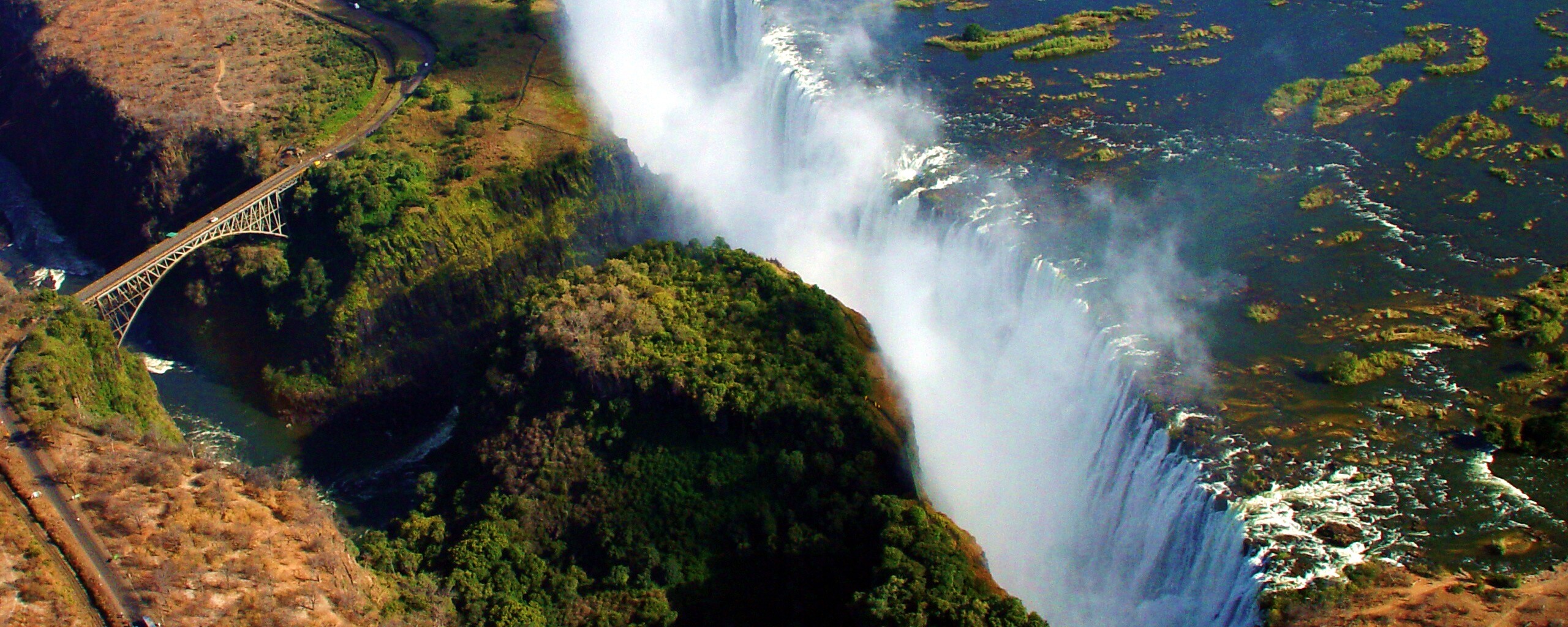 Живописный водопад обои