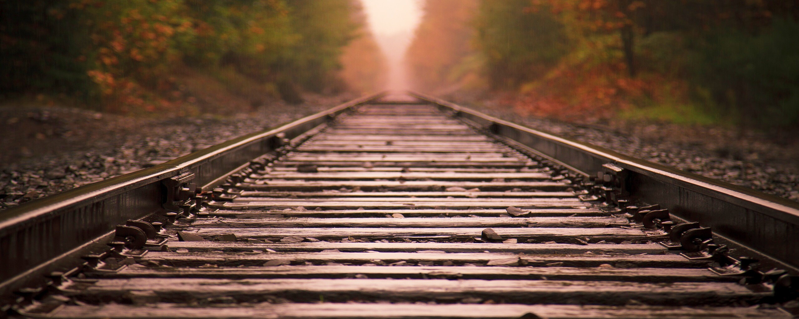 Железная дорога после дождя обои
