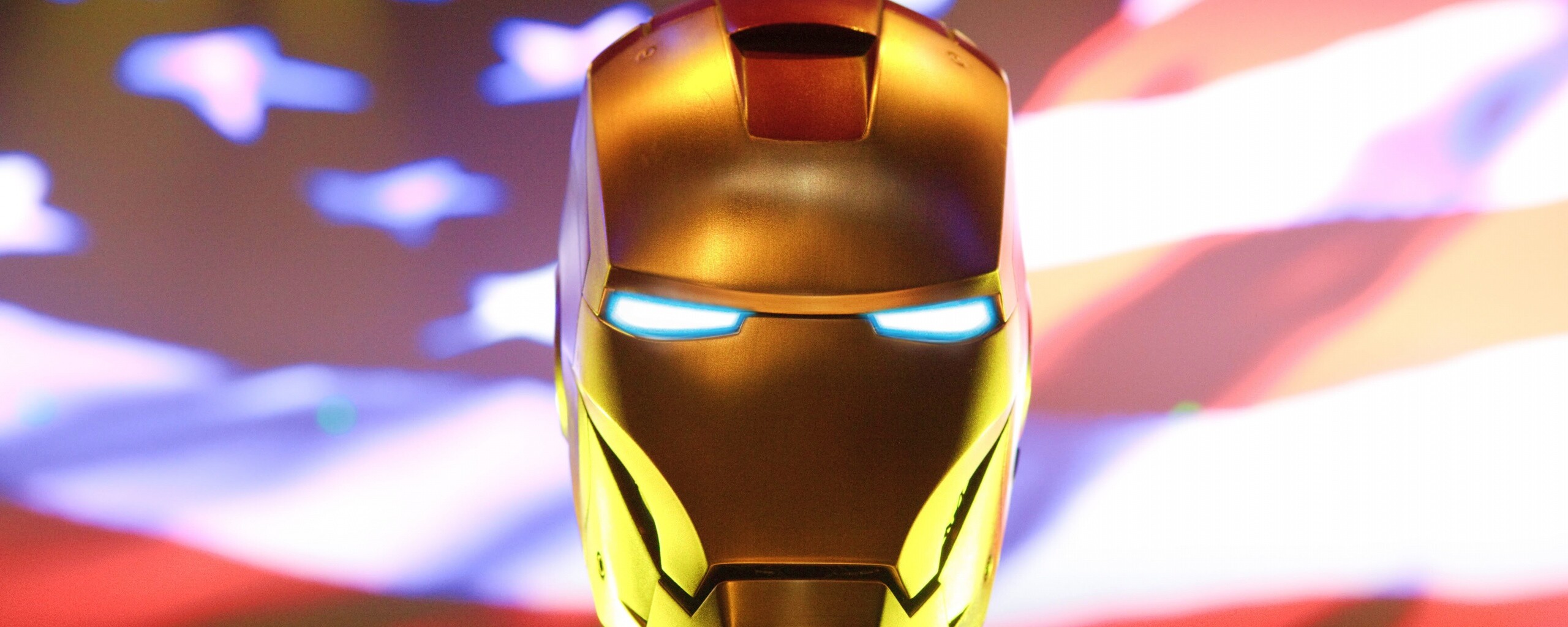 Железный человек на фоне американского флага обои