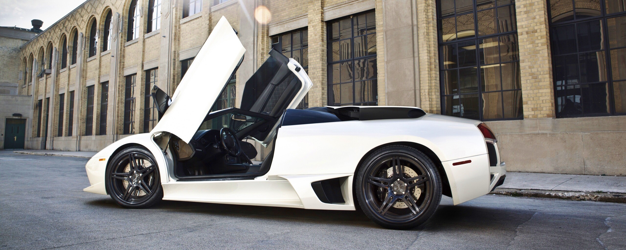 Белая Ламборгини Мурсьелаго обои