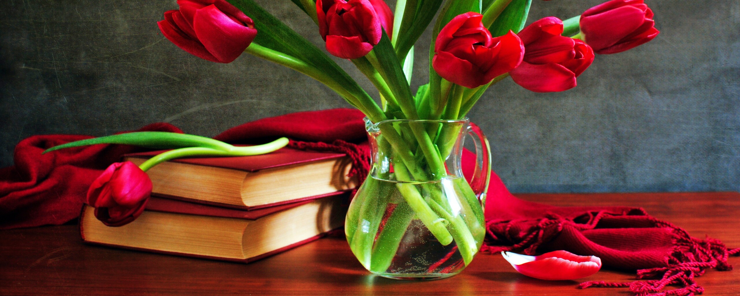 Букет красных тюльпанов обои