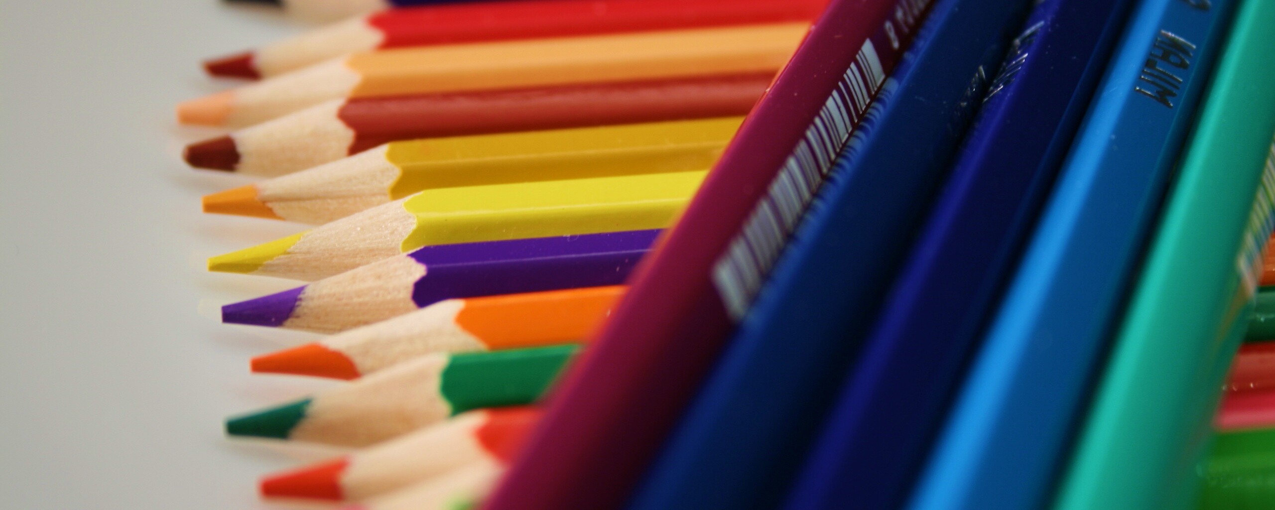 Цветные карандаши обои