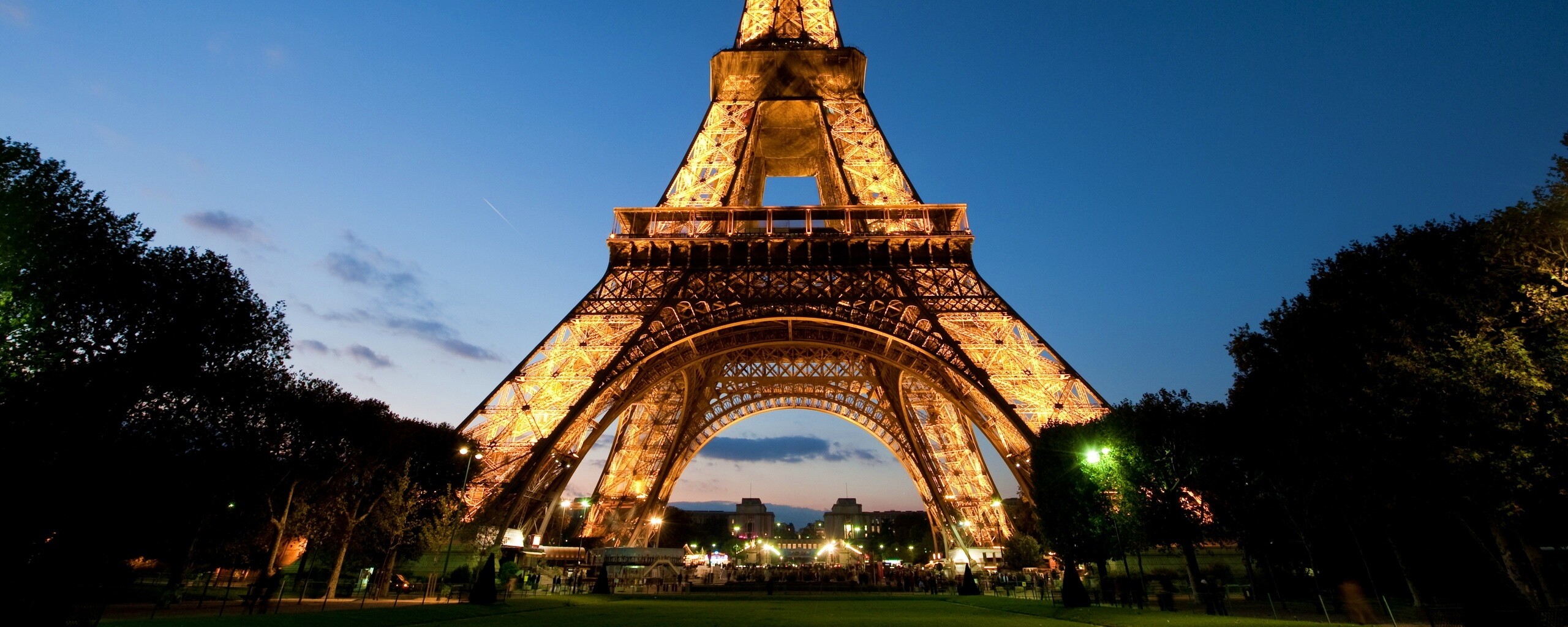 Светящаяся эйфелева башня обои