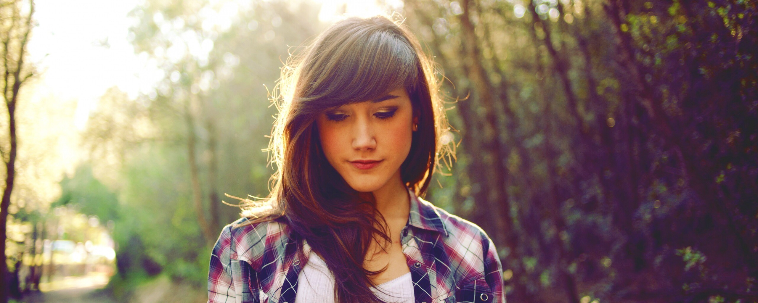 Девушка в парке обои