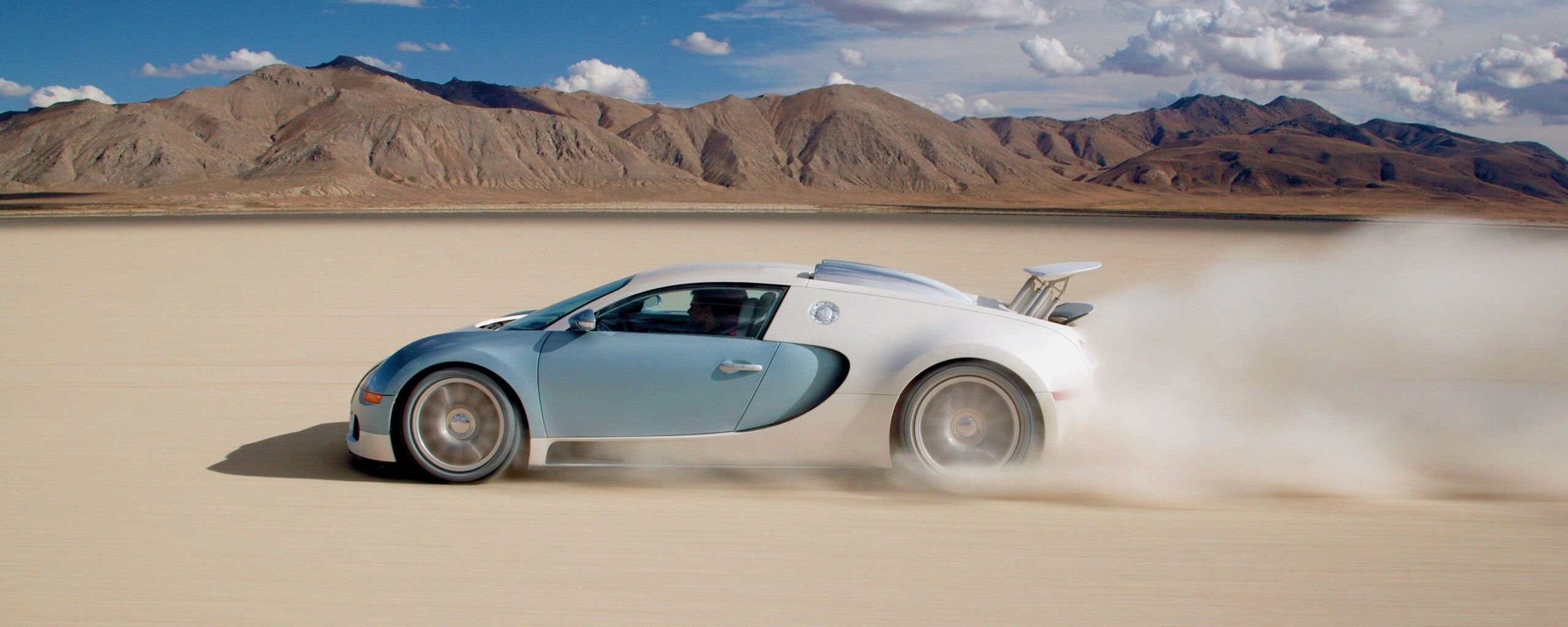 Бугатти в долине обои