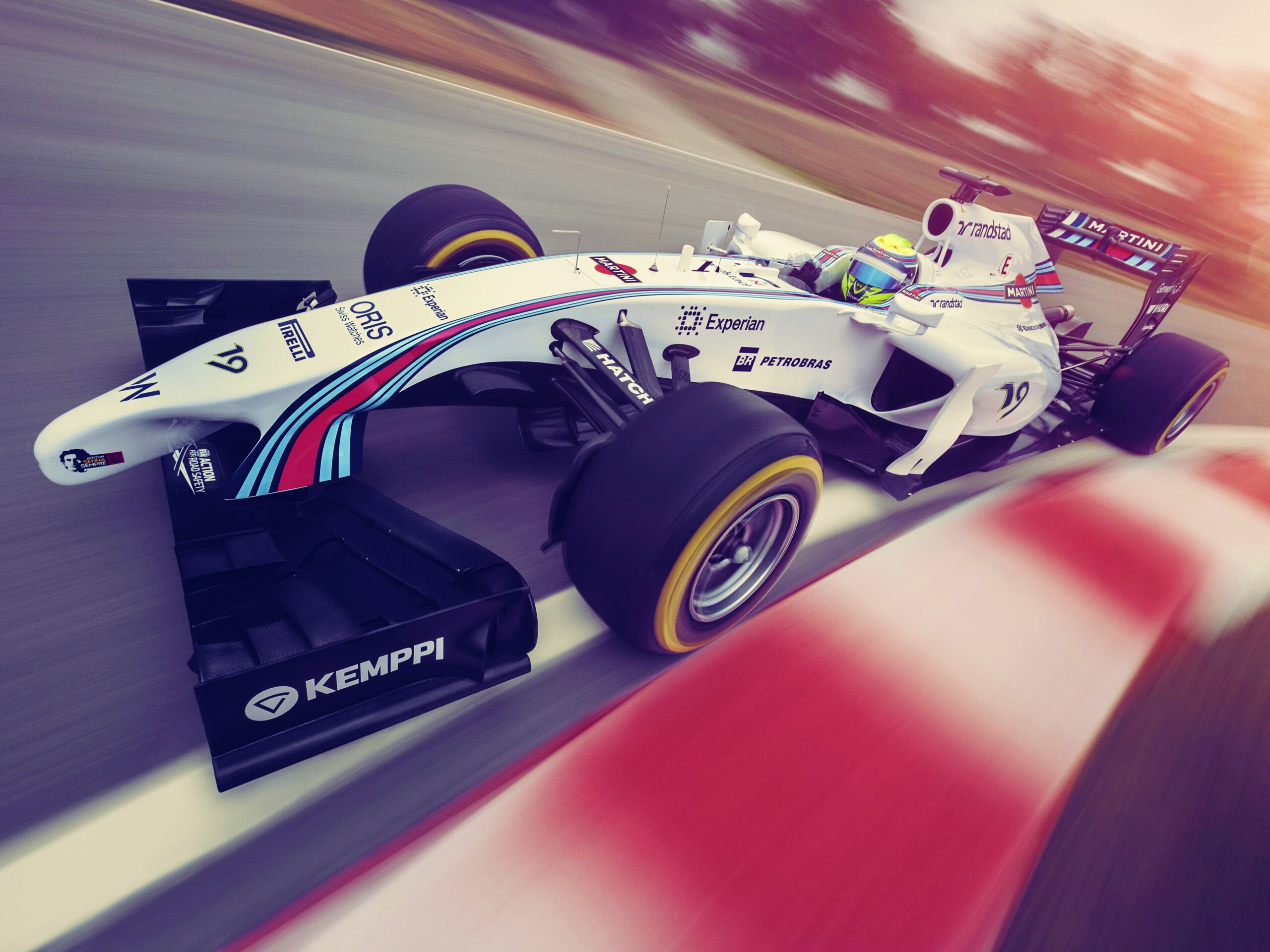 Гоночный болид F1 обои