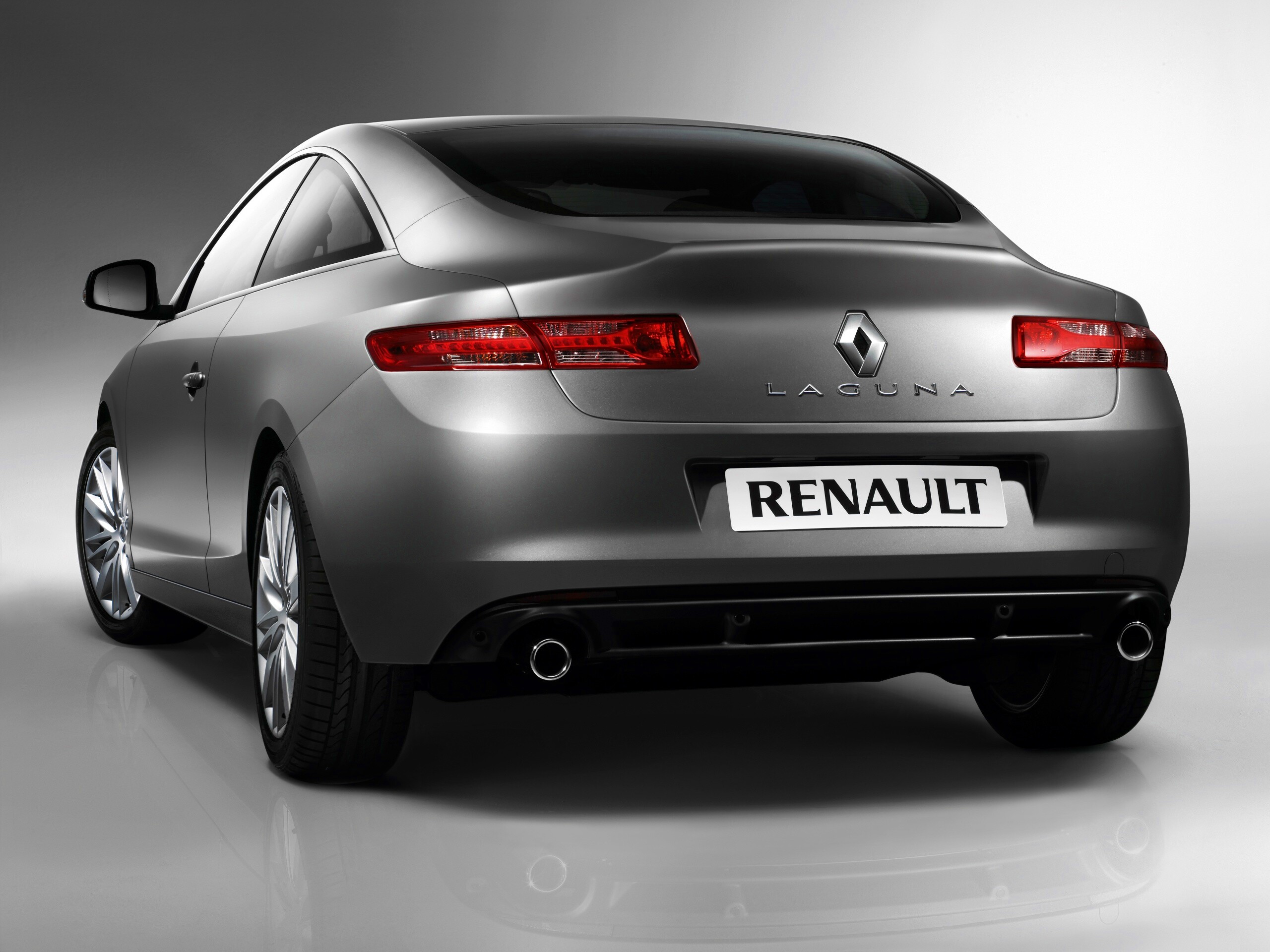 Зад Рено Лагуна обои