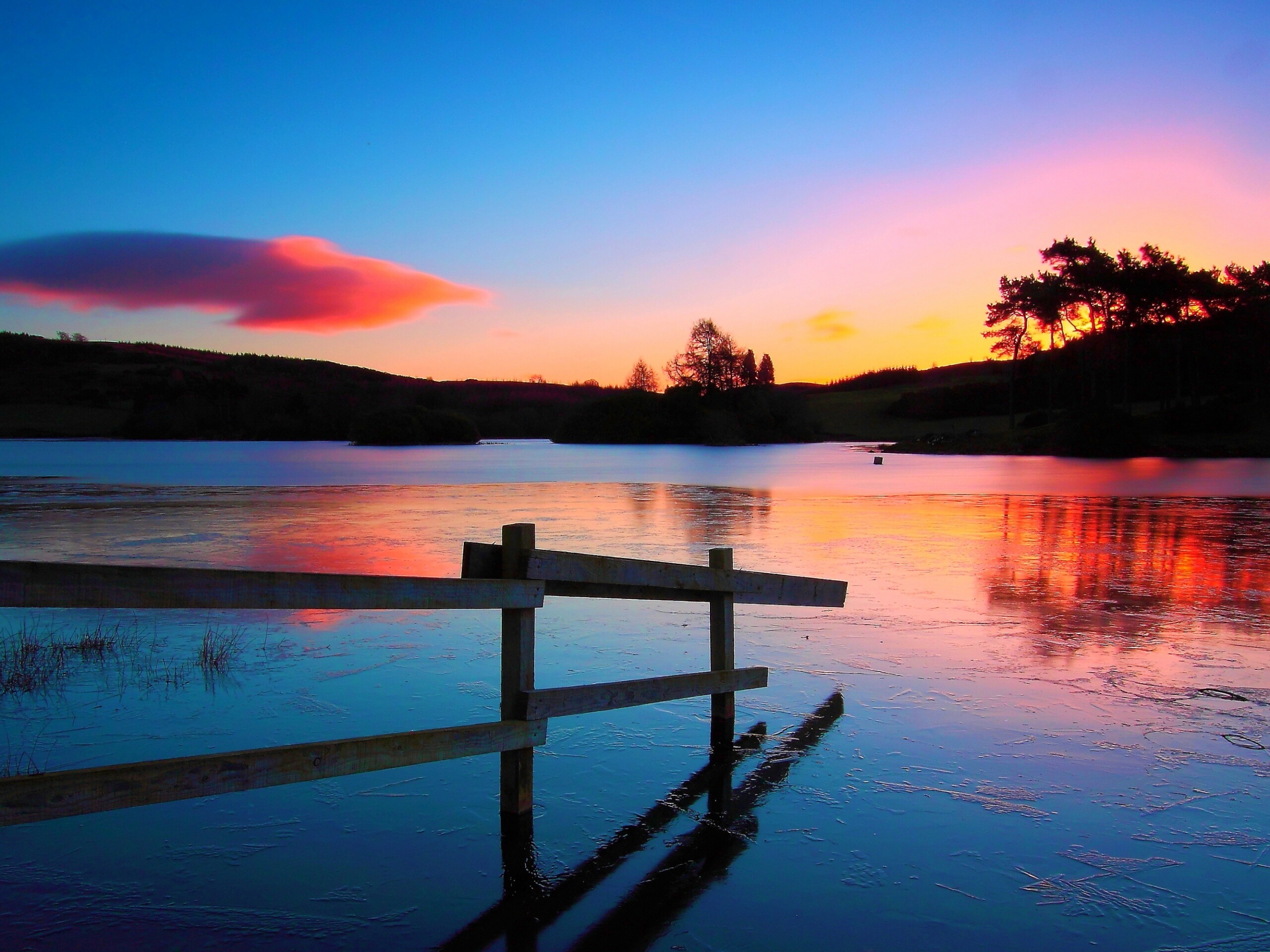 Красивый закат на озере обои