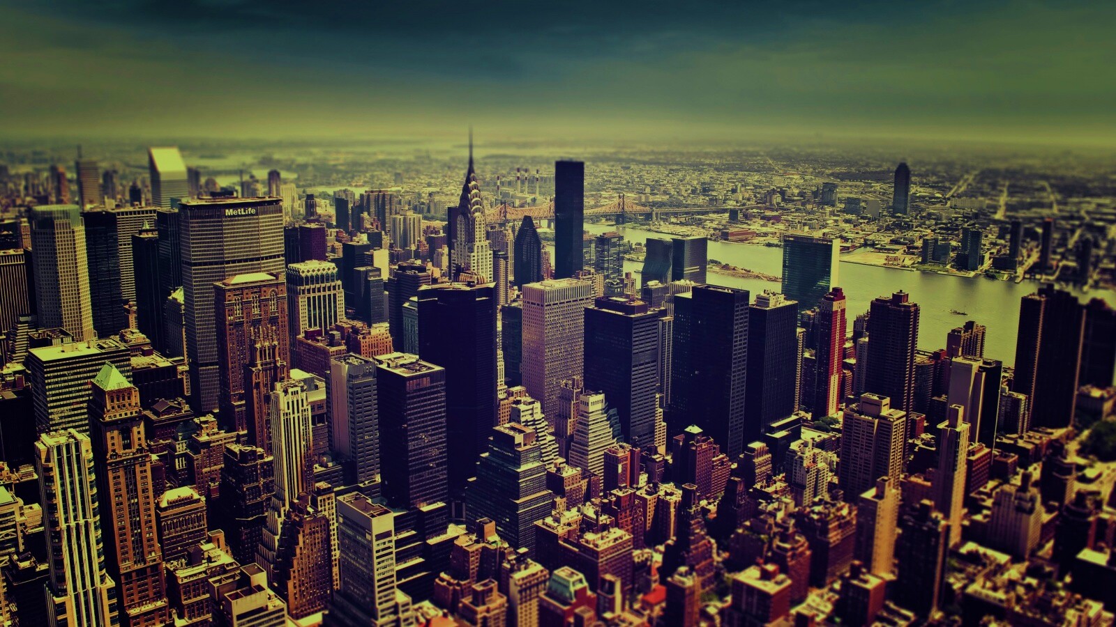 Темное небо над городом обои