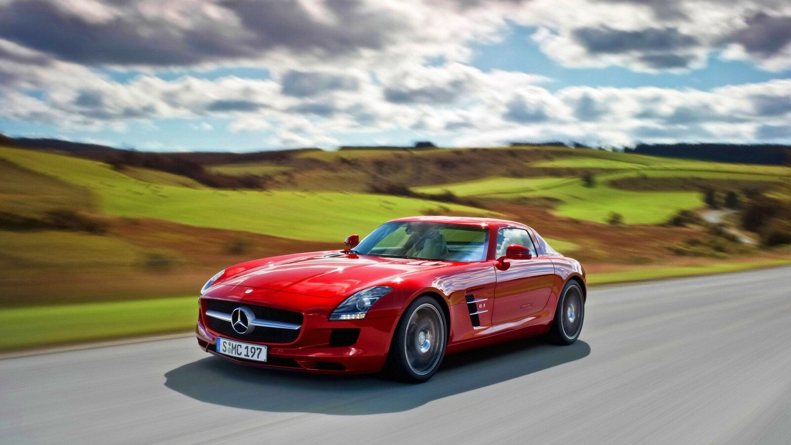 Красный спортивный мерседес обои