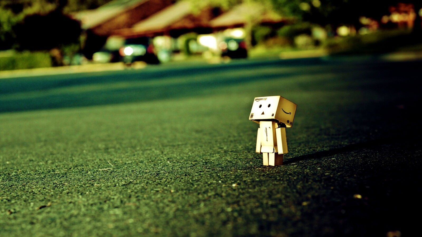 Данбо смотрит вверх обои