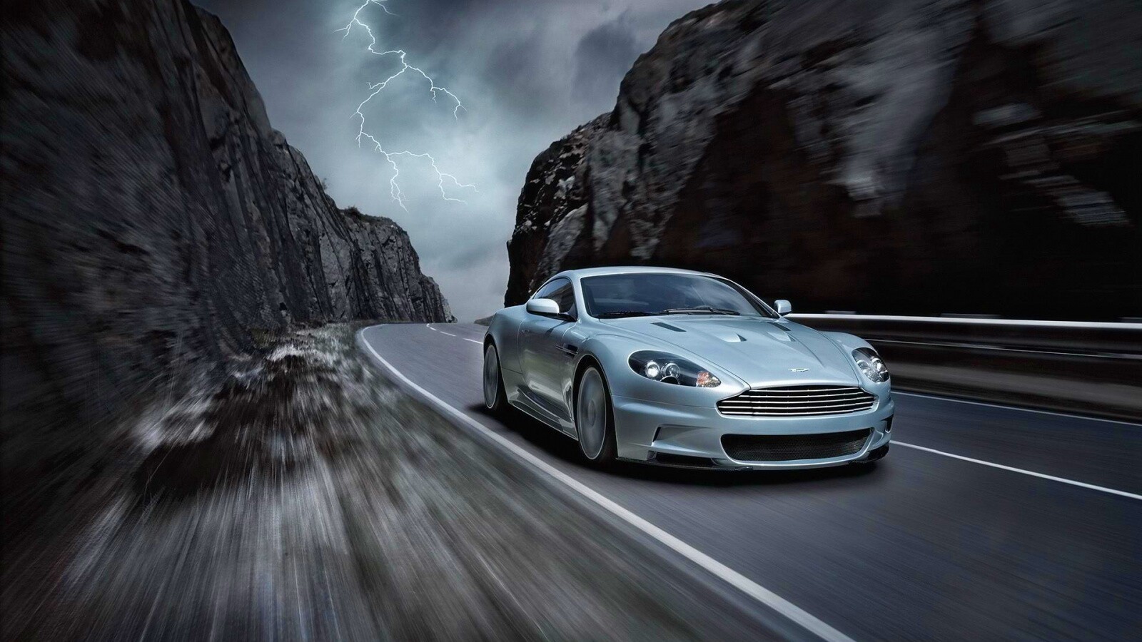 Астон мартин на горной дороге обои