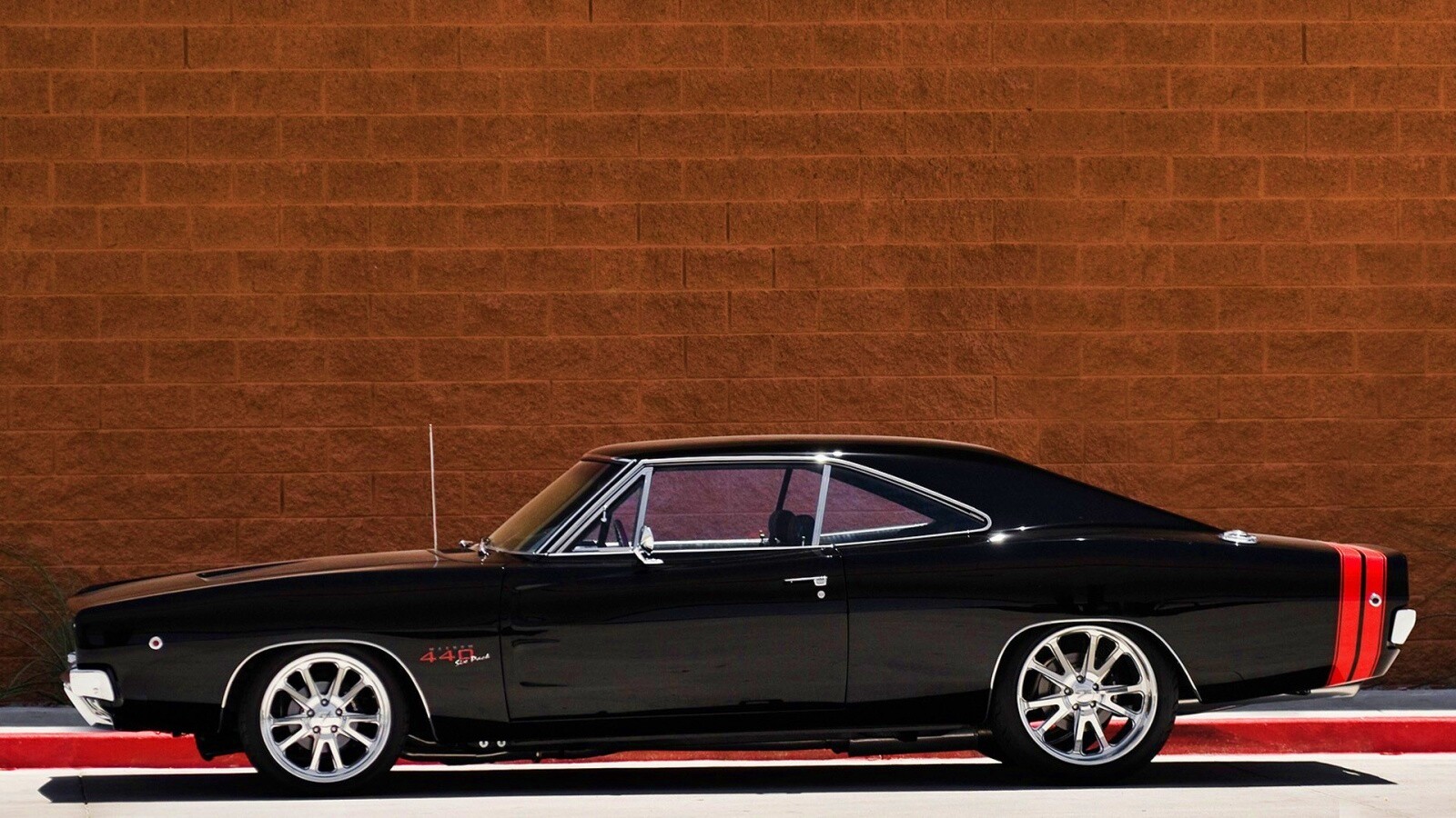 Черный Додж у стены обои