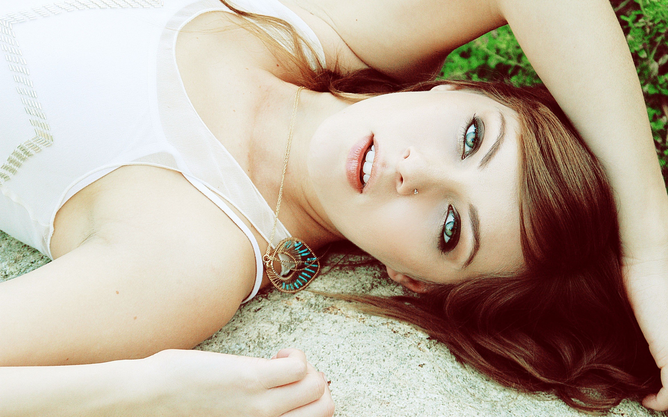 Глаза цвета моря обои