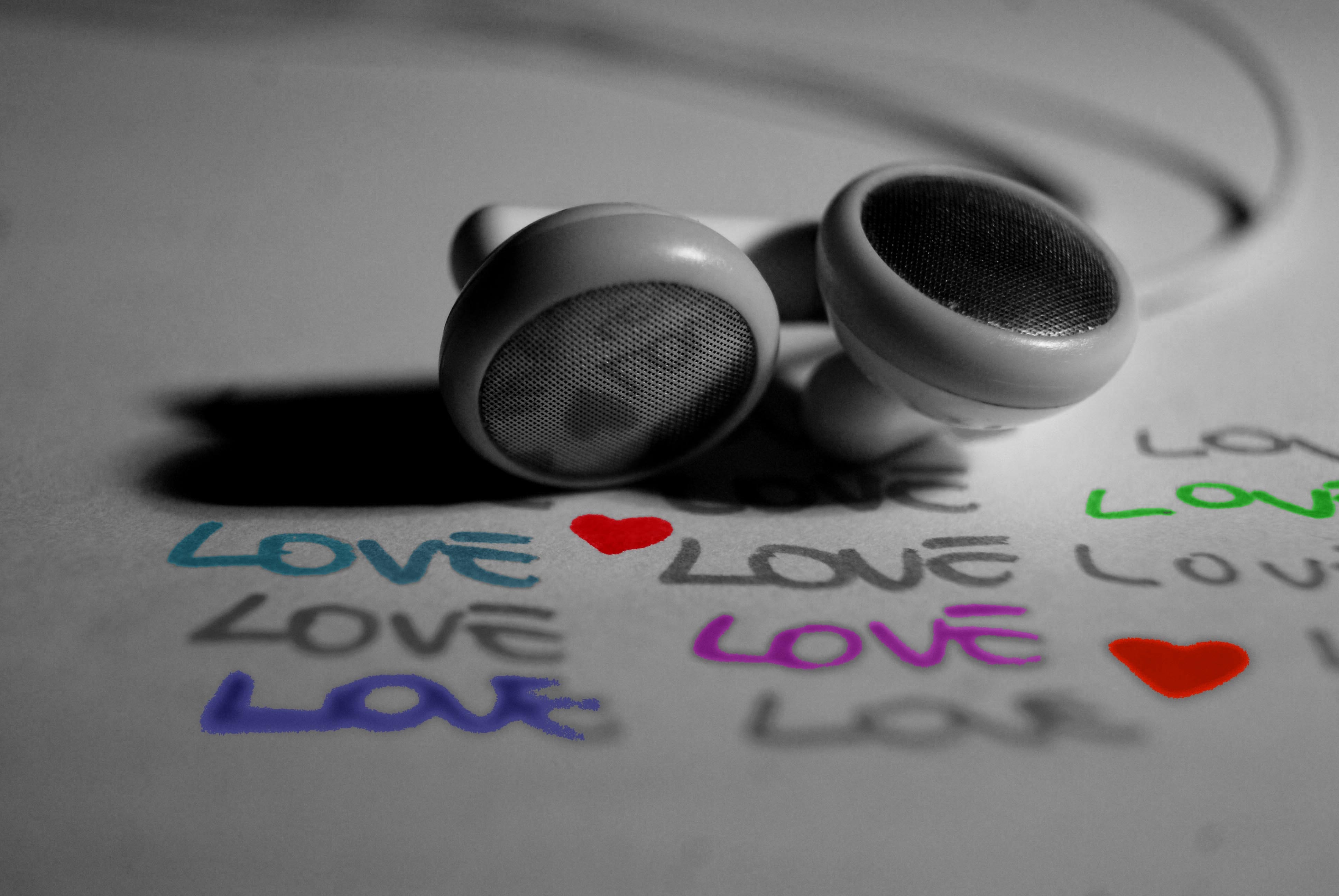 Наушники и любовь обои