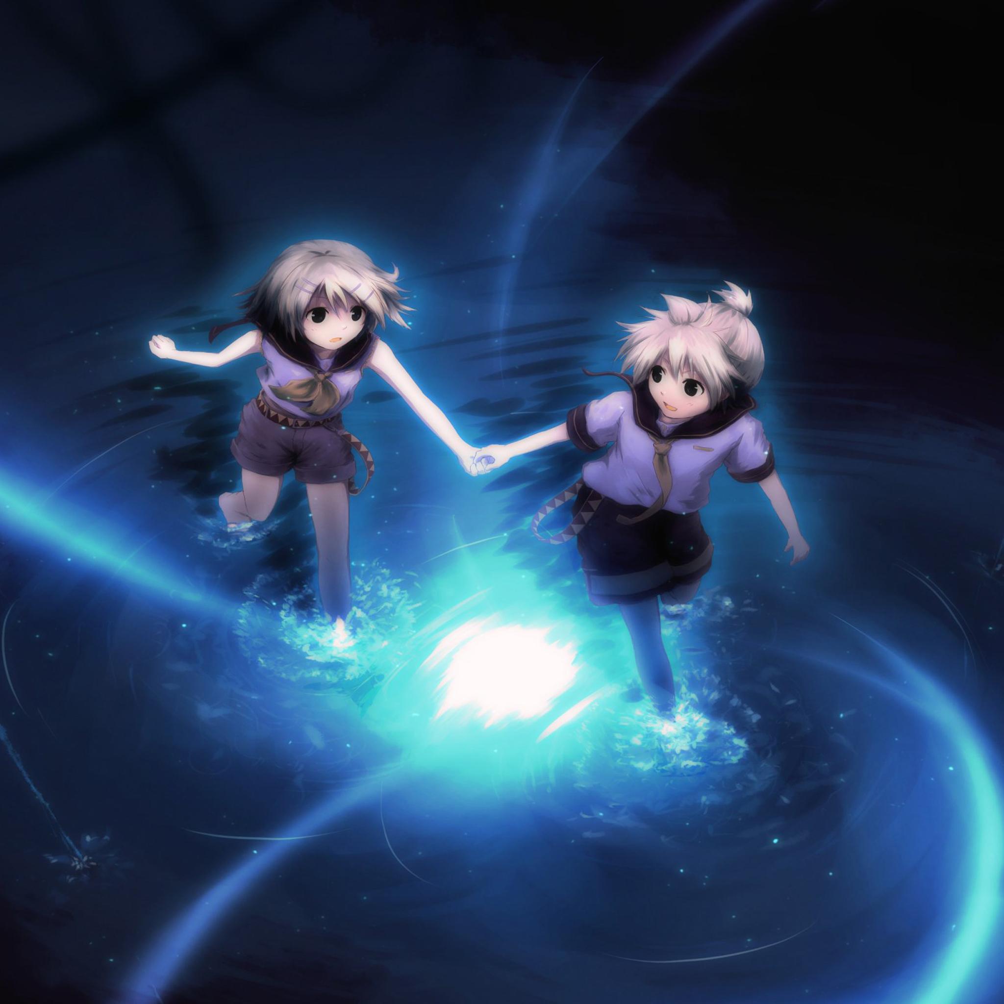 Девочки бегут по воде обои