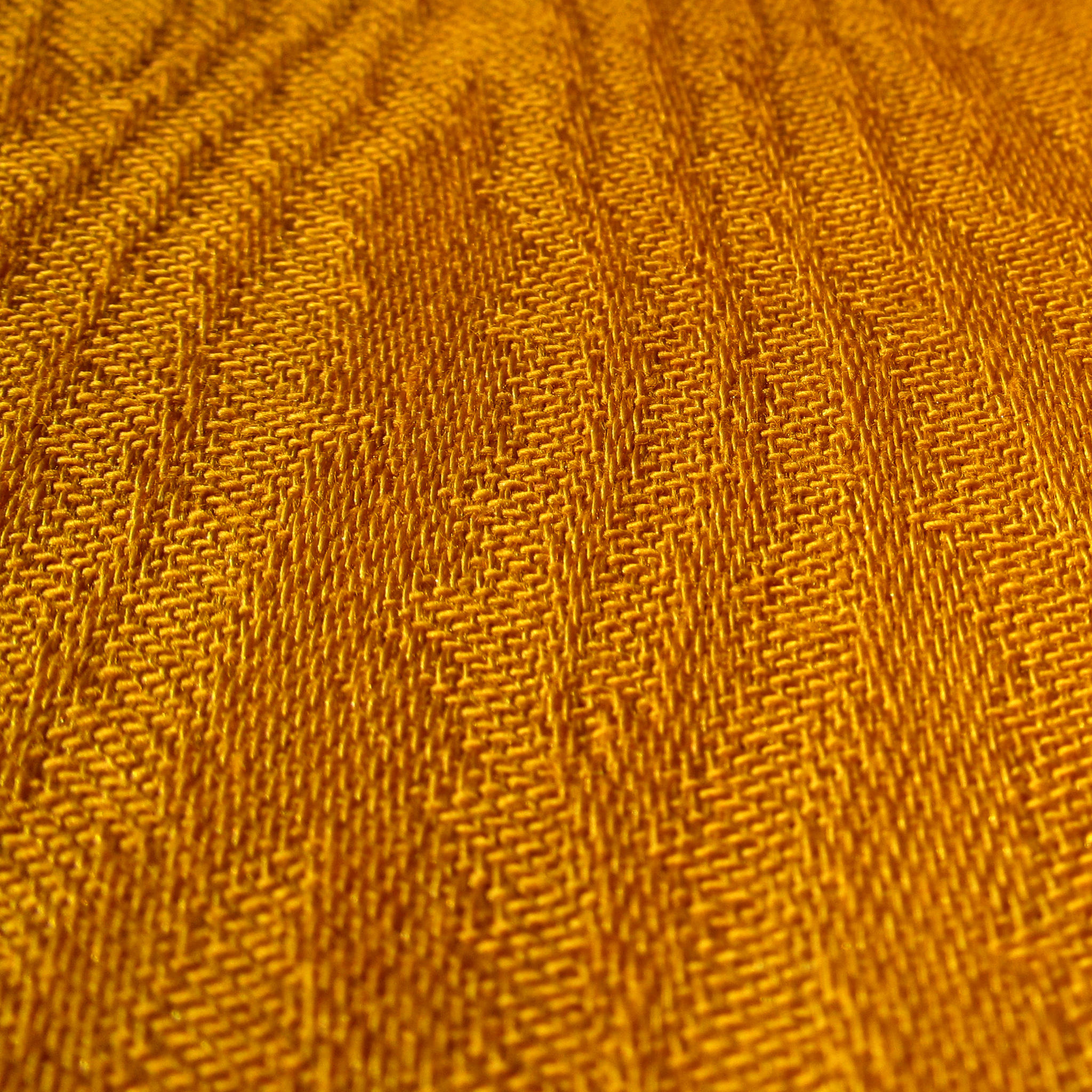 Золотистая ткань обои