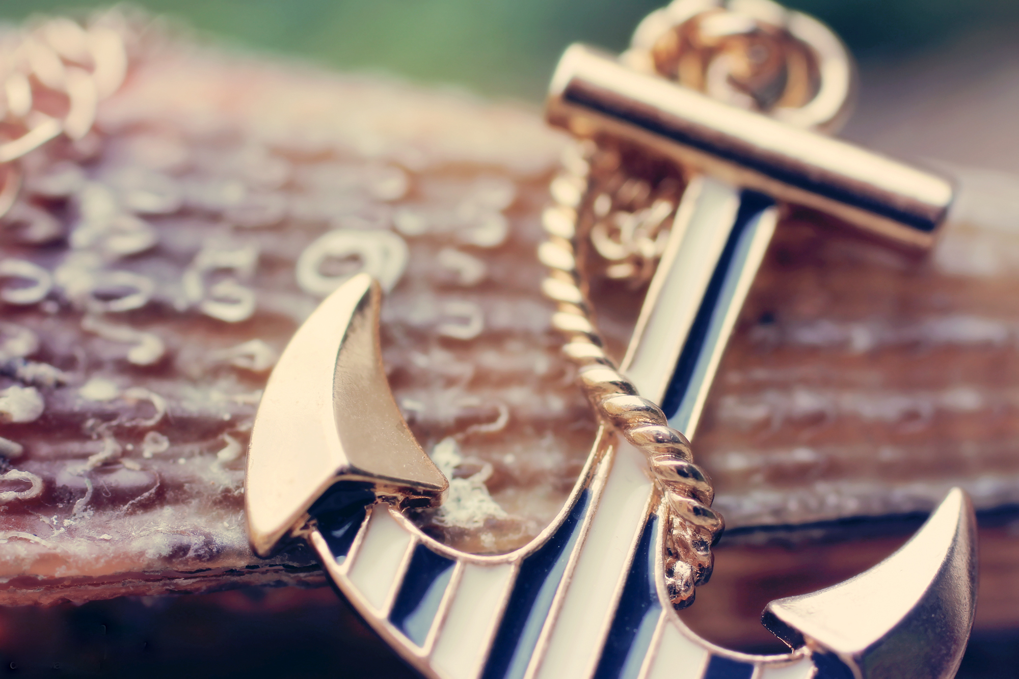 Кулон в виде якоря обои