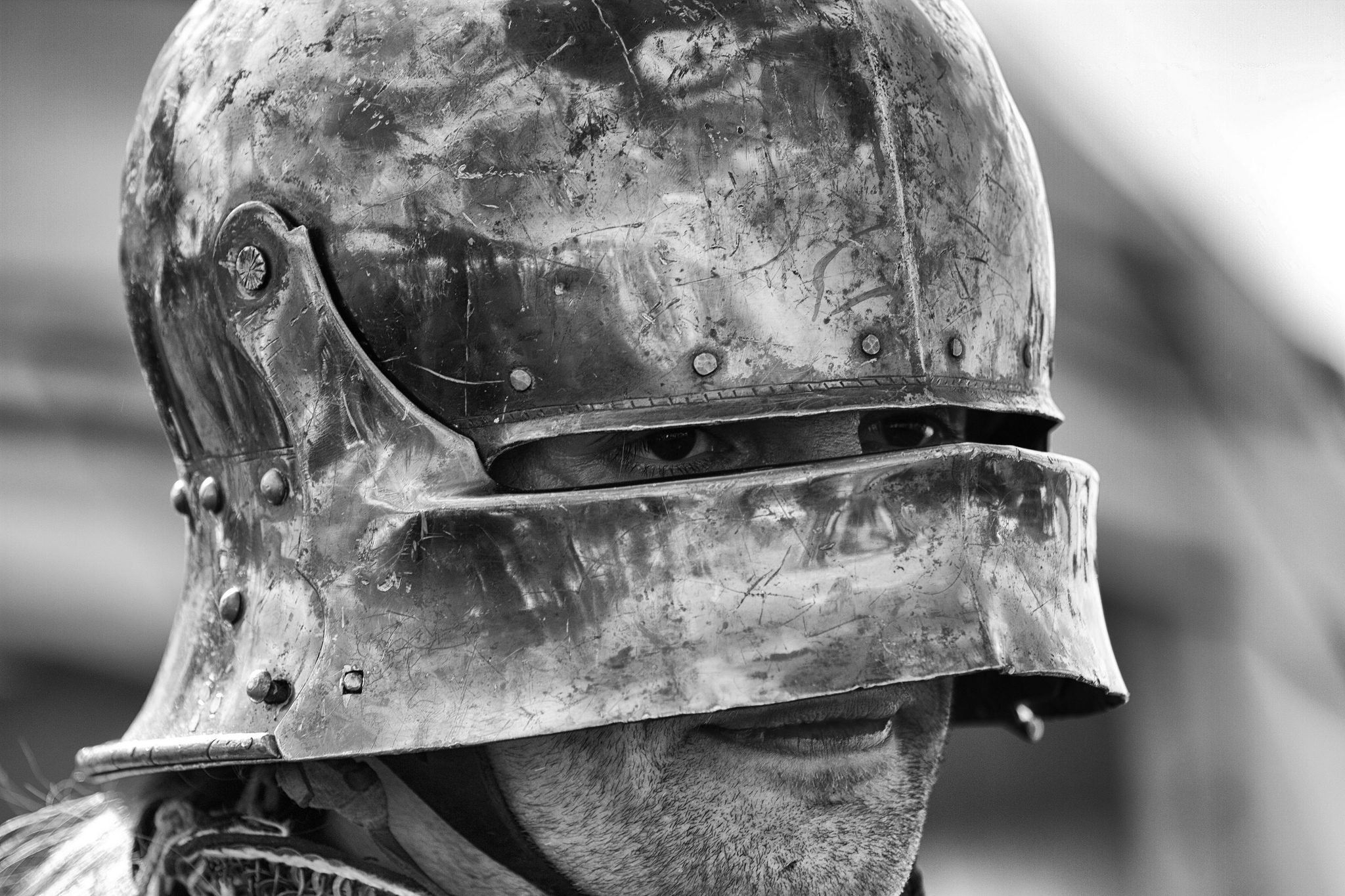 Человек в доспехах обои