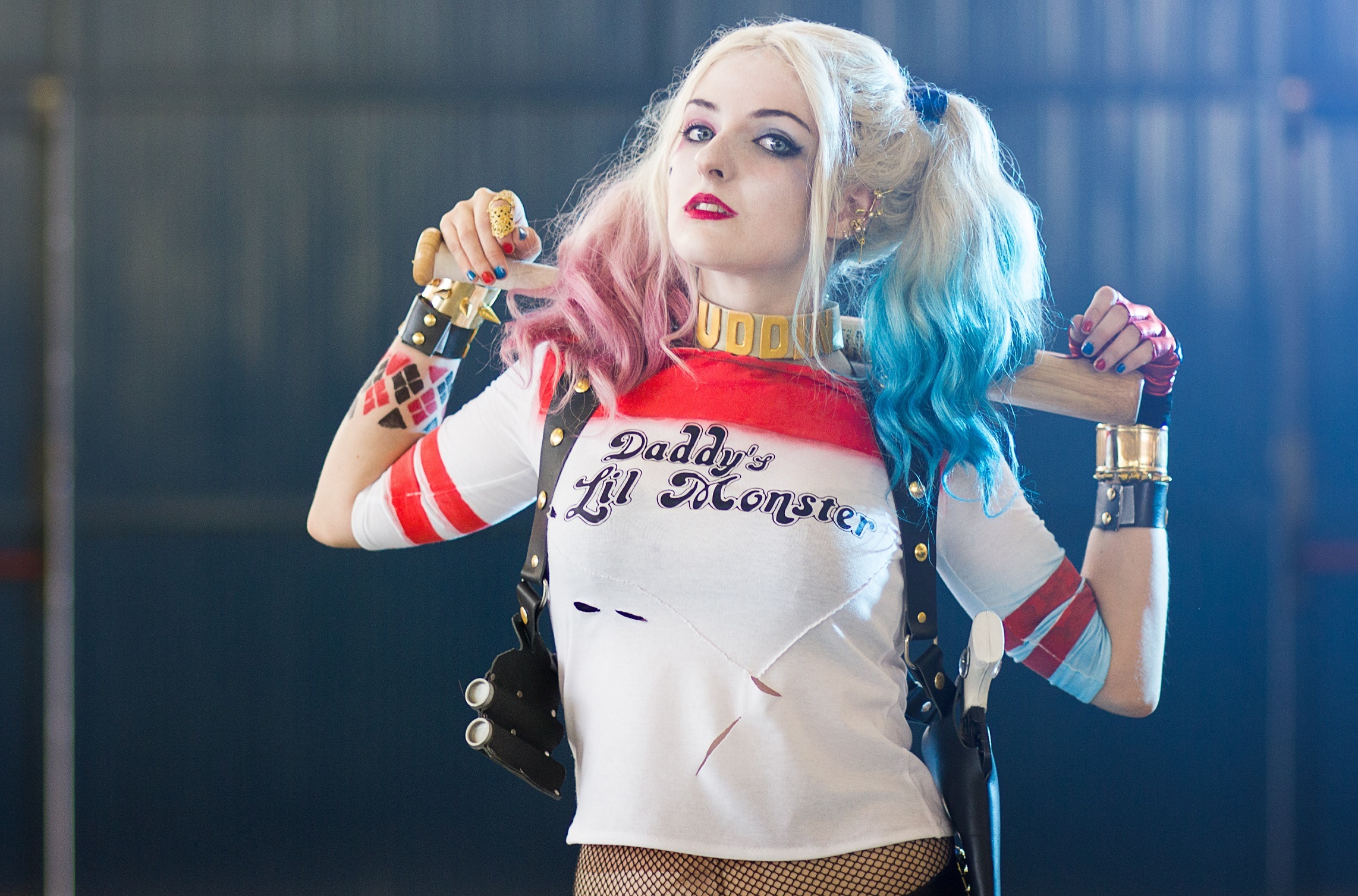 Daddy's lil monster обои