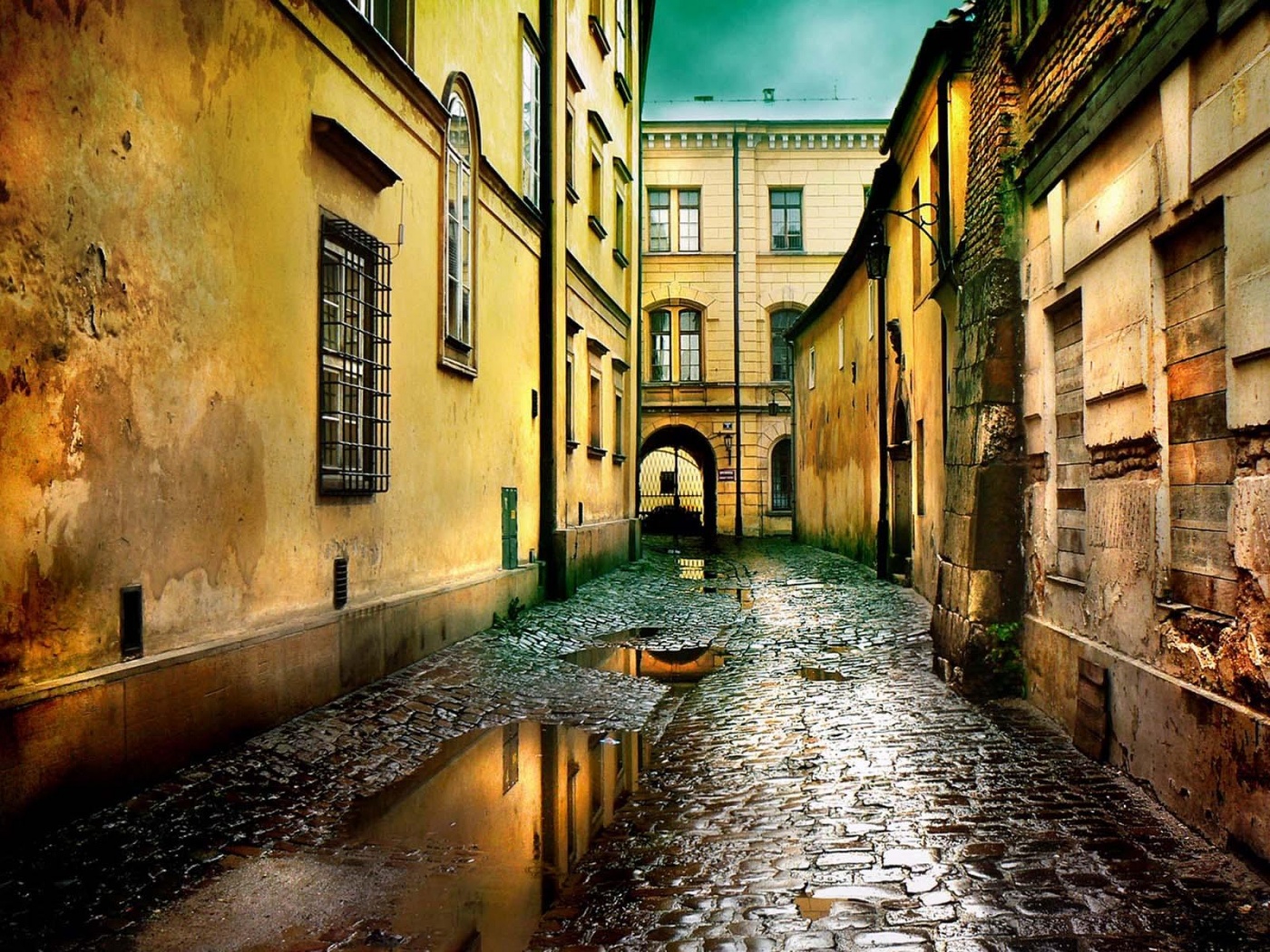 Проходной дворик обои