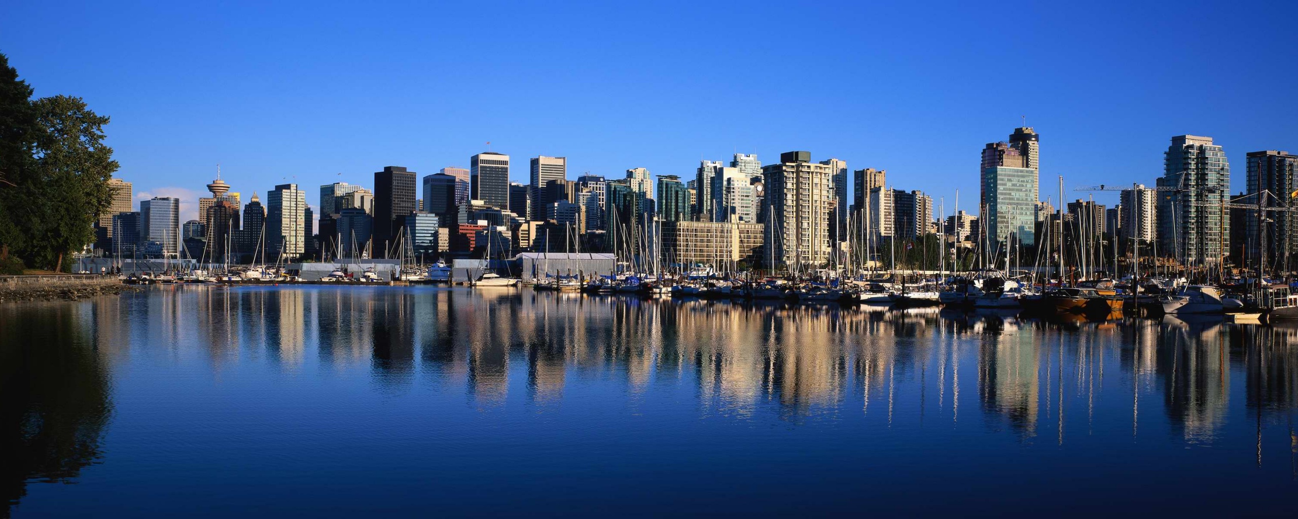 Город у воды обои