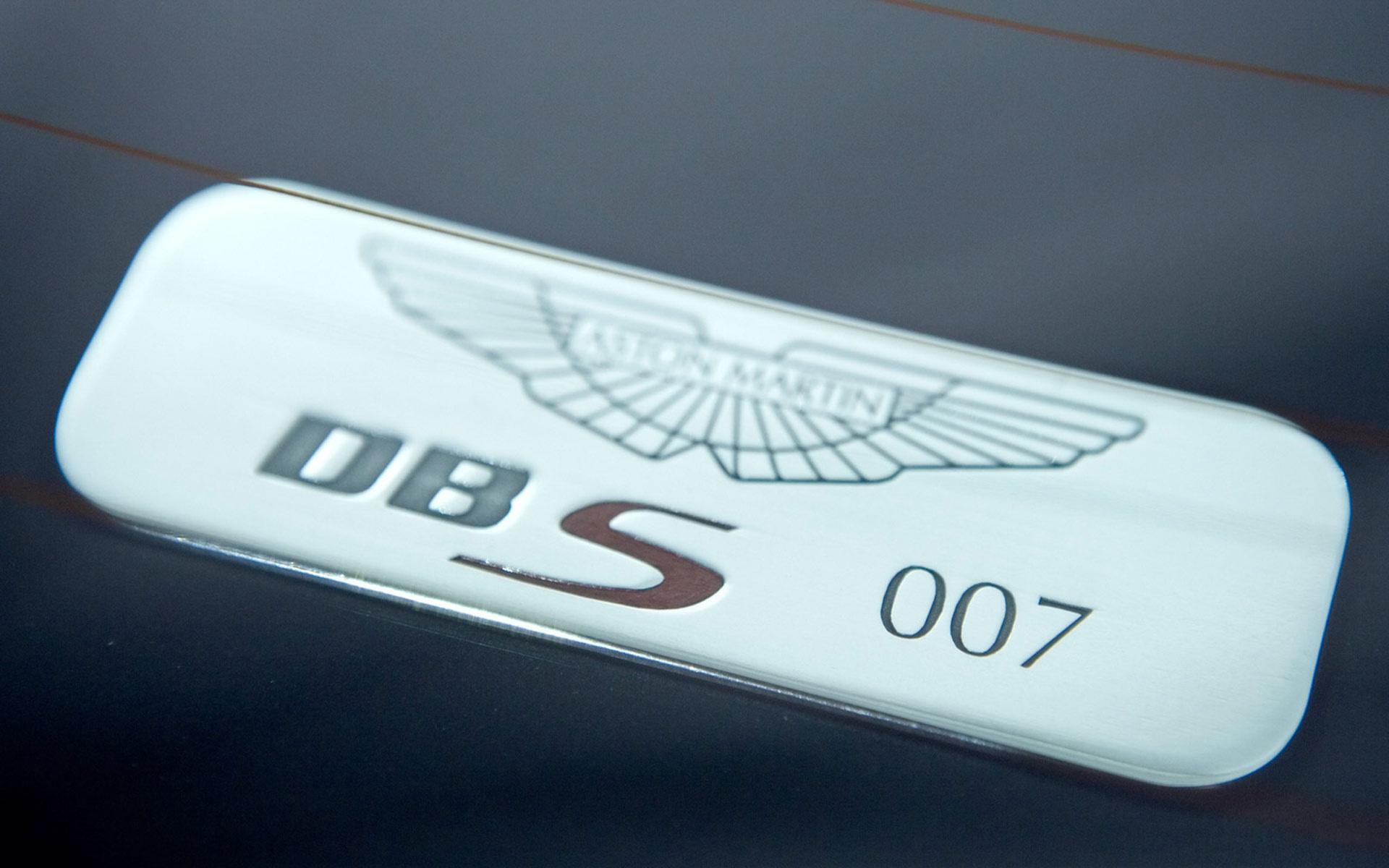 Астон Мартин Джеймса Бонда, табличка обои