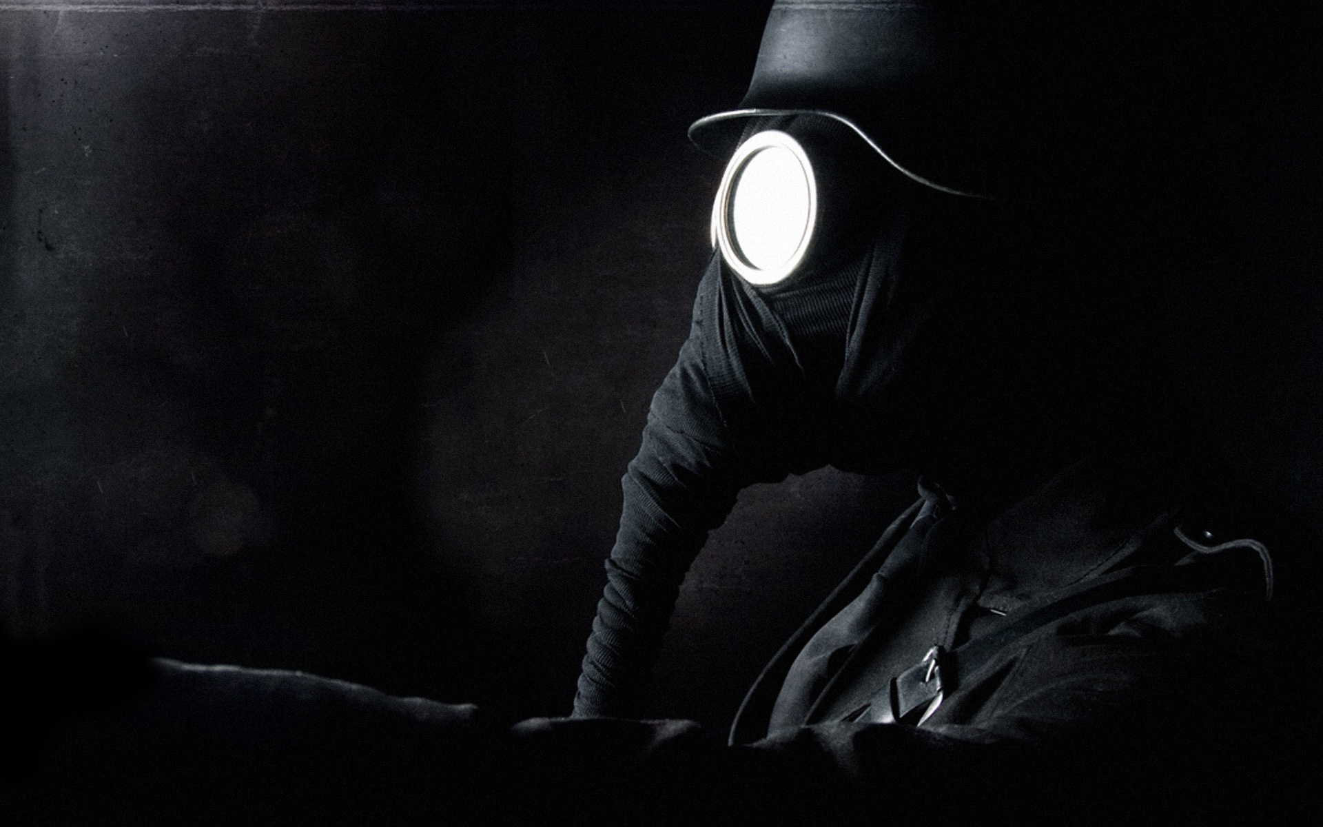 В противогазе обои