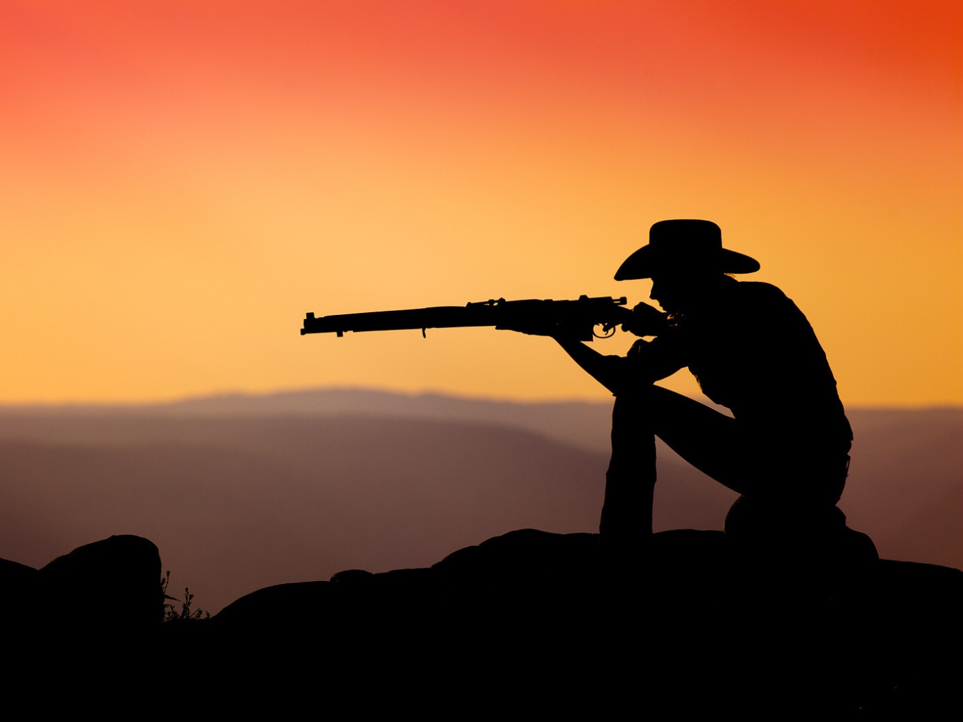Стрелок на закате обои