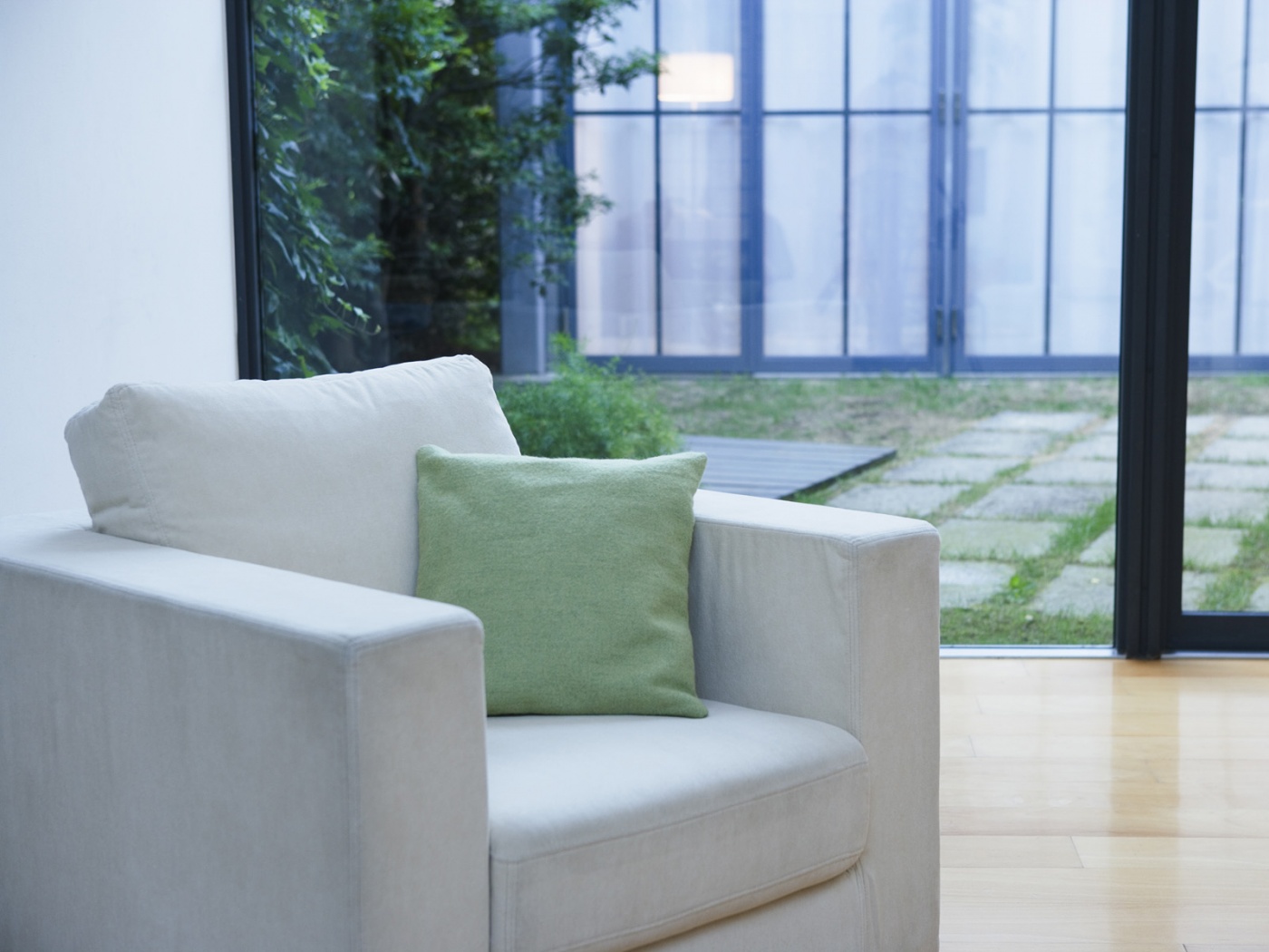 Кресло на даче обои