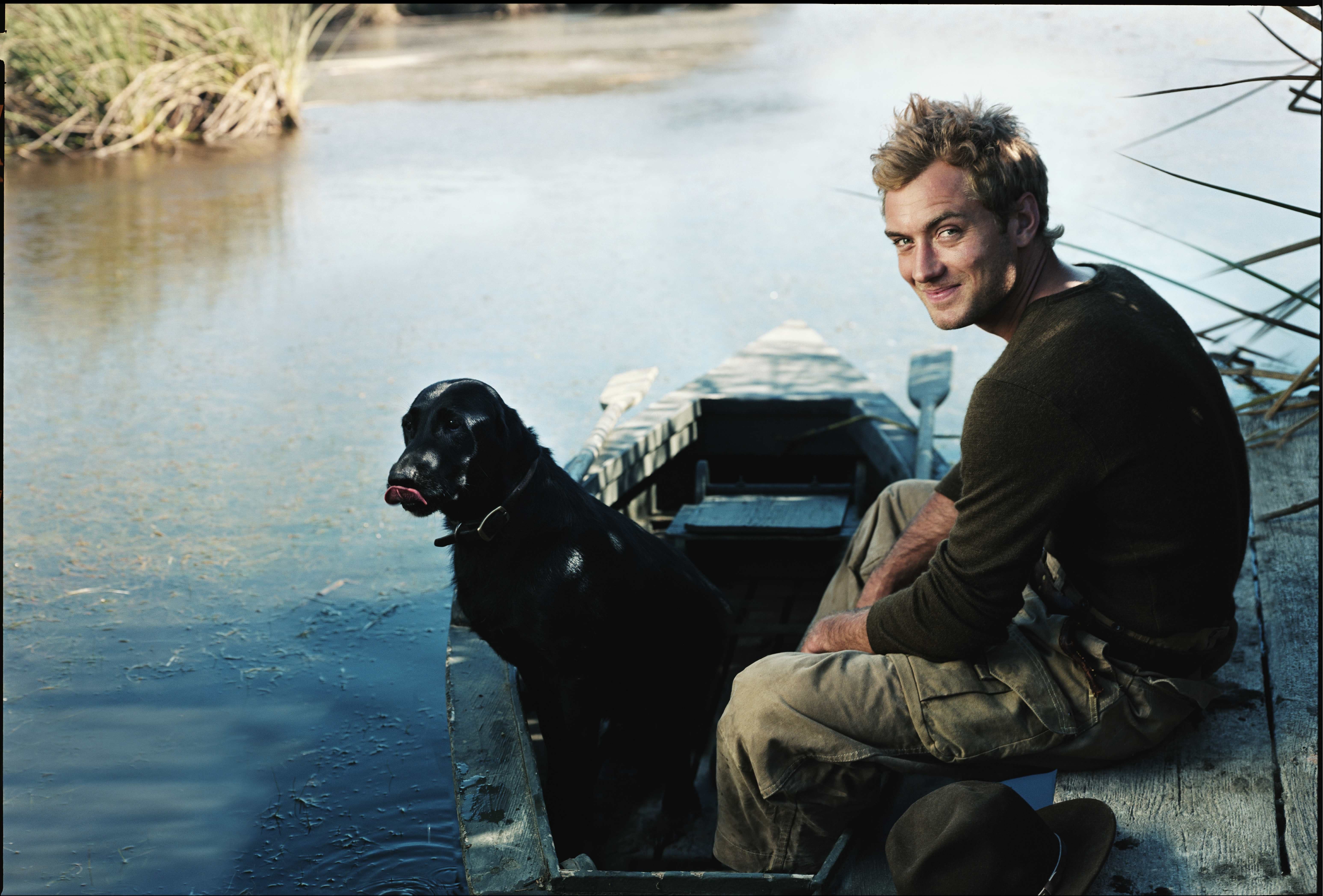 Джуд Лоу на лодке обои