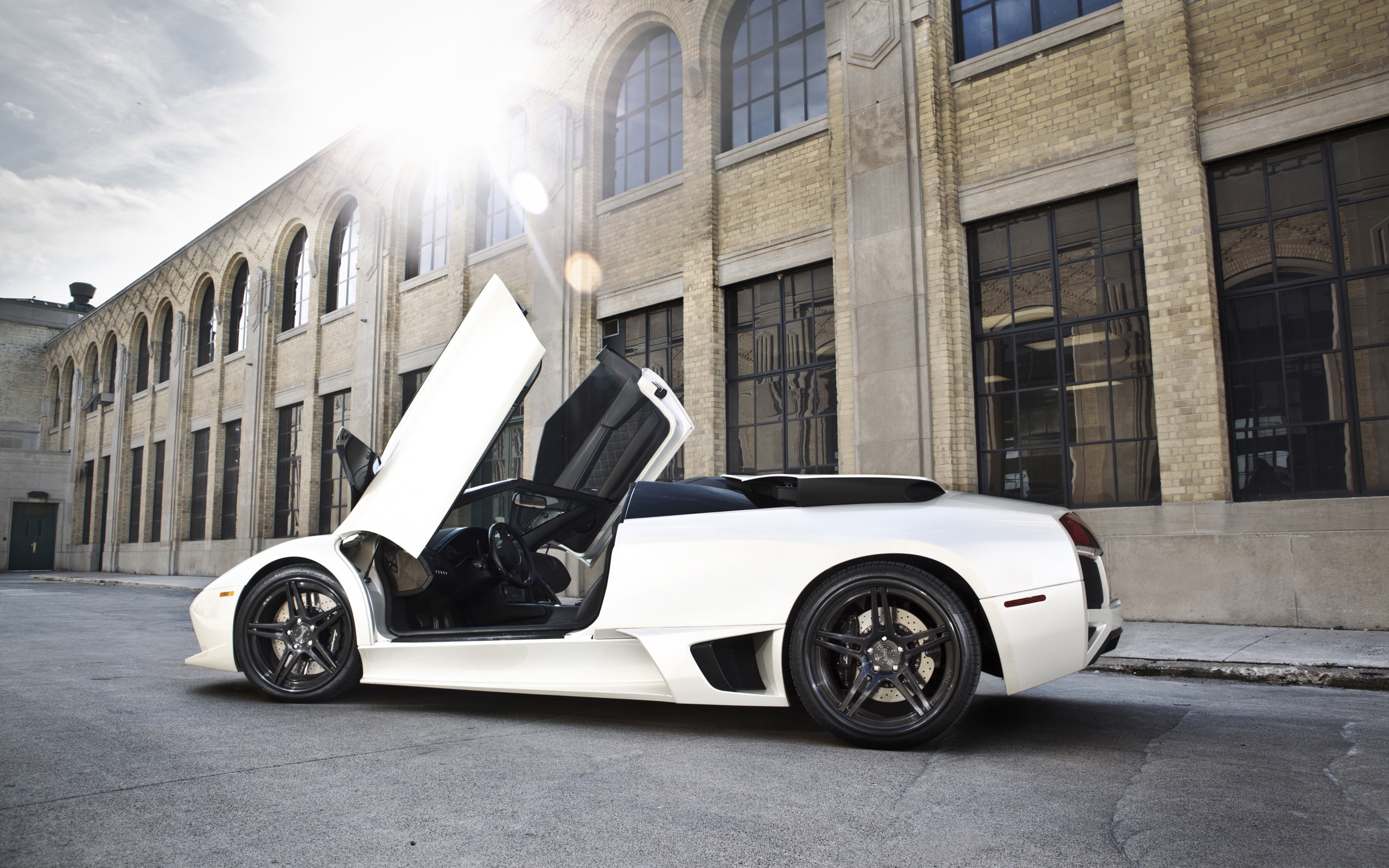 Белая Ламборгини Мурсьелаго обои