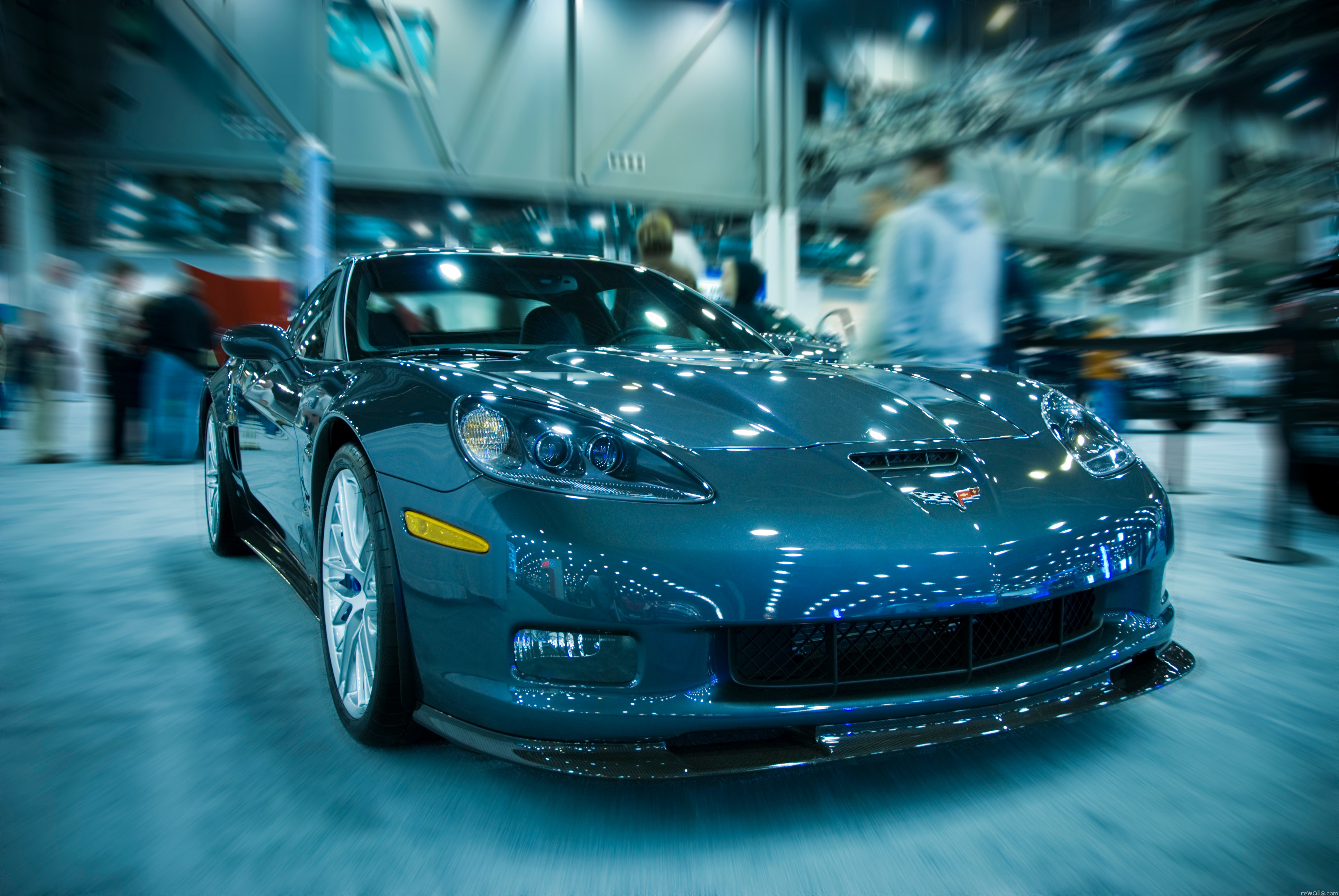 Машина на выставке обои