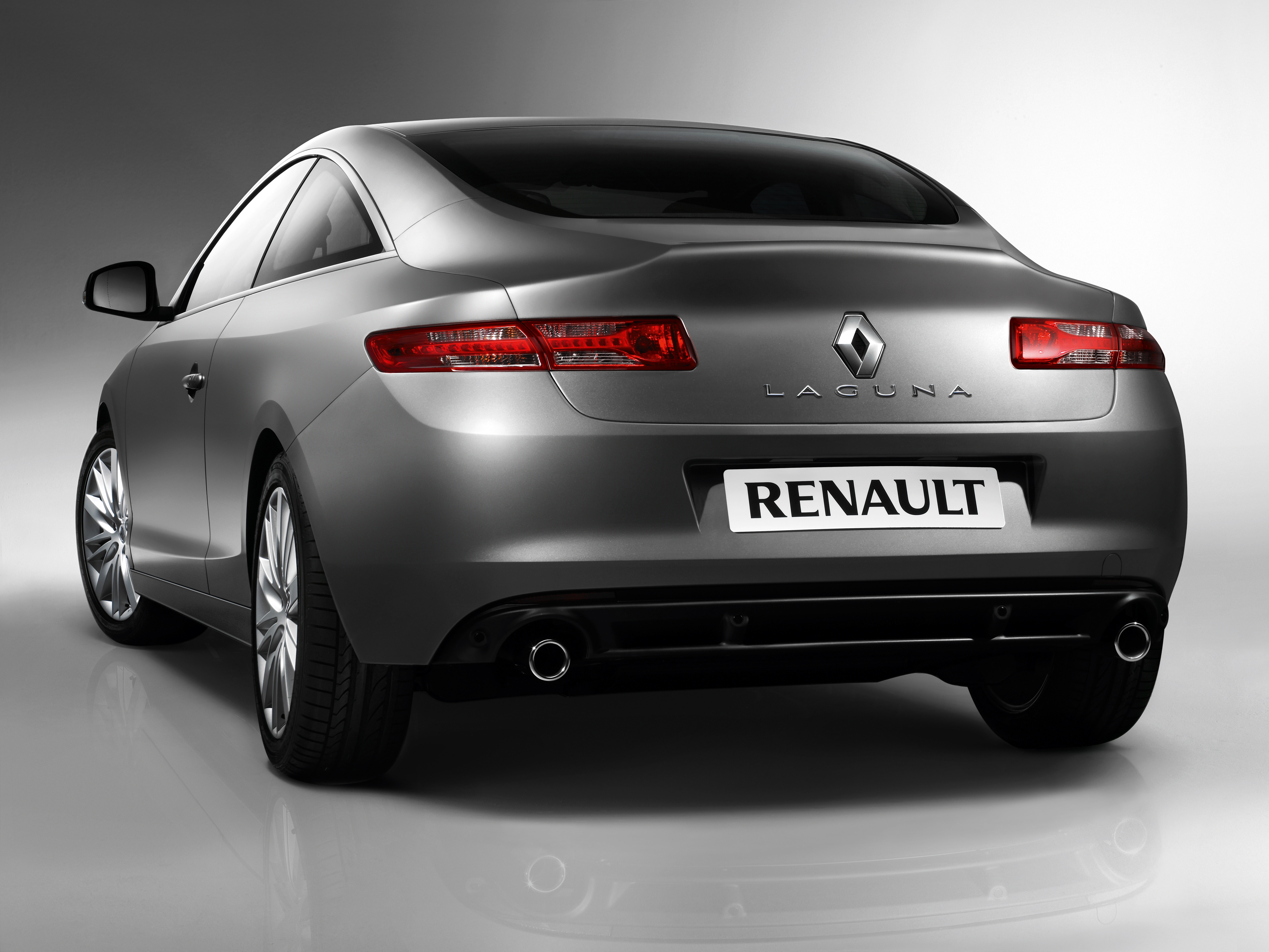 Зад Рено Лагуна обои
