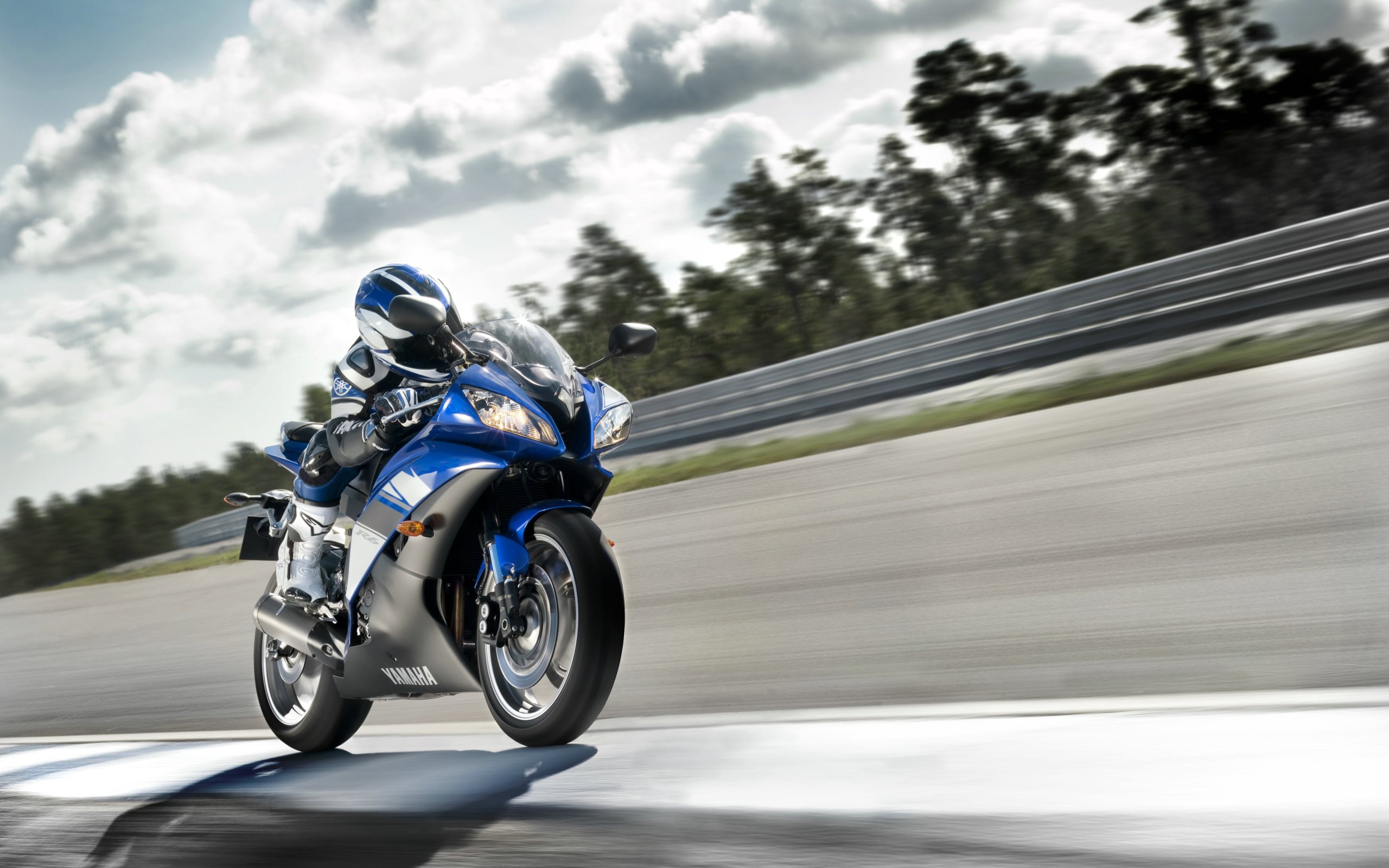 Мотоциклист на треке обои