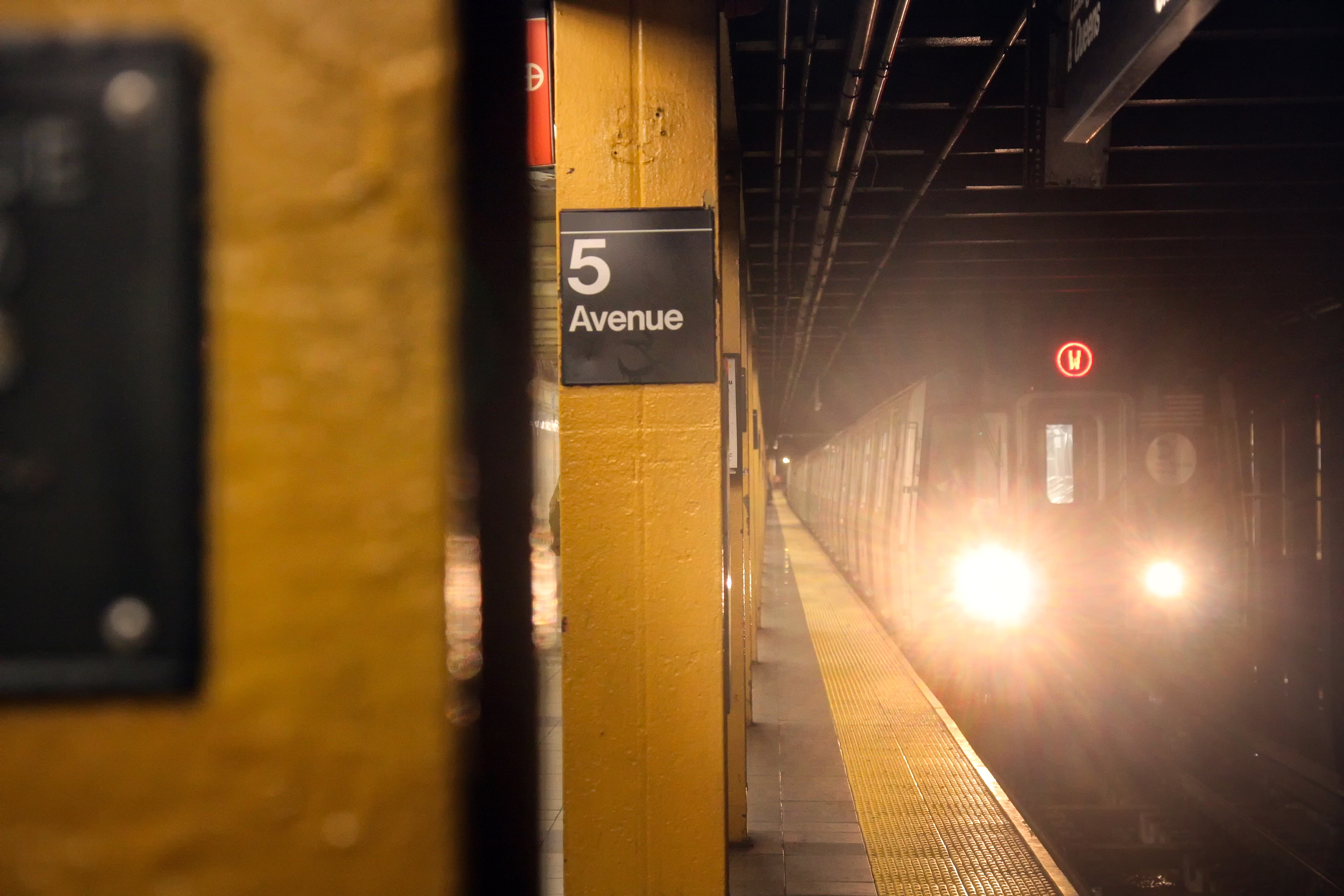 Станция метро обои