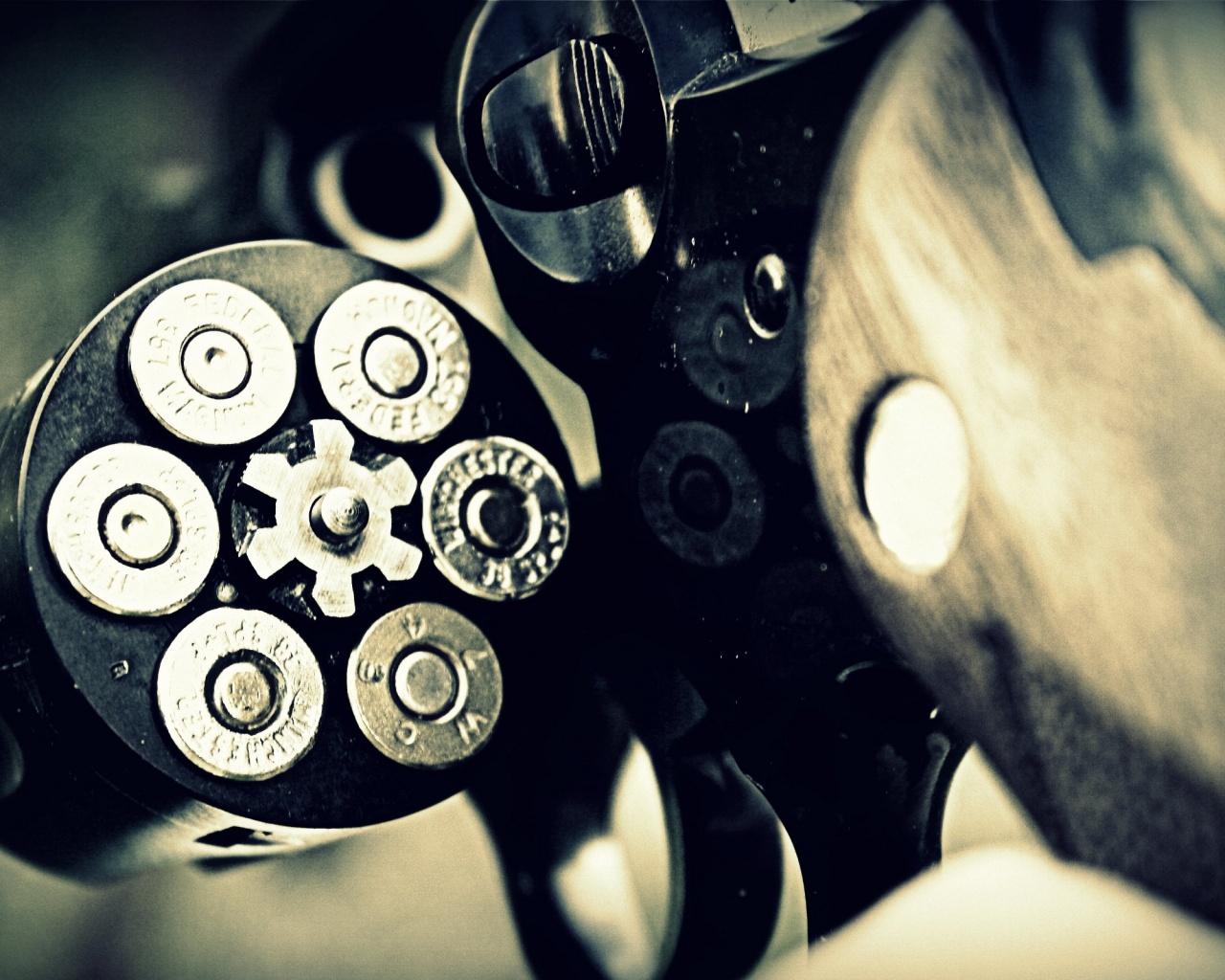 Револьвер обои