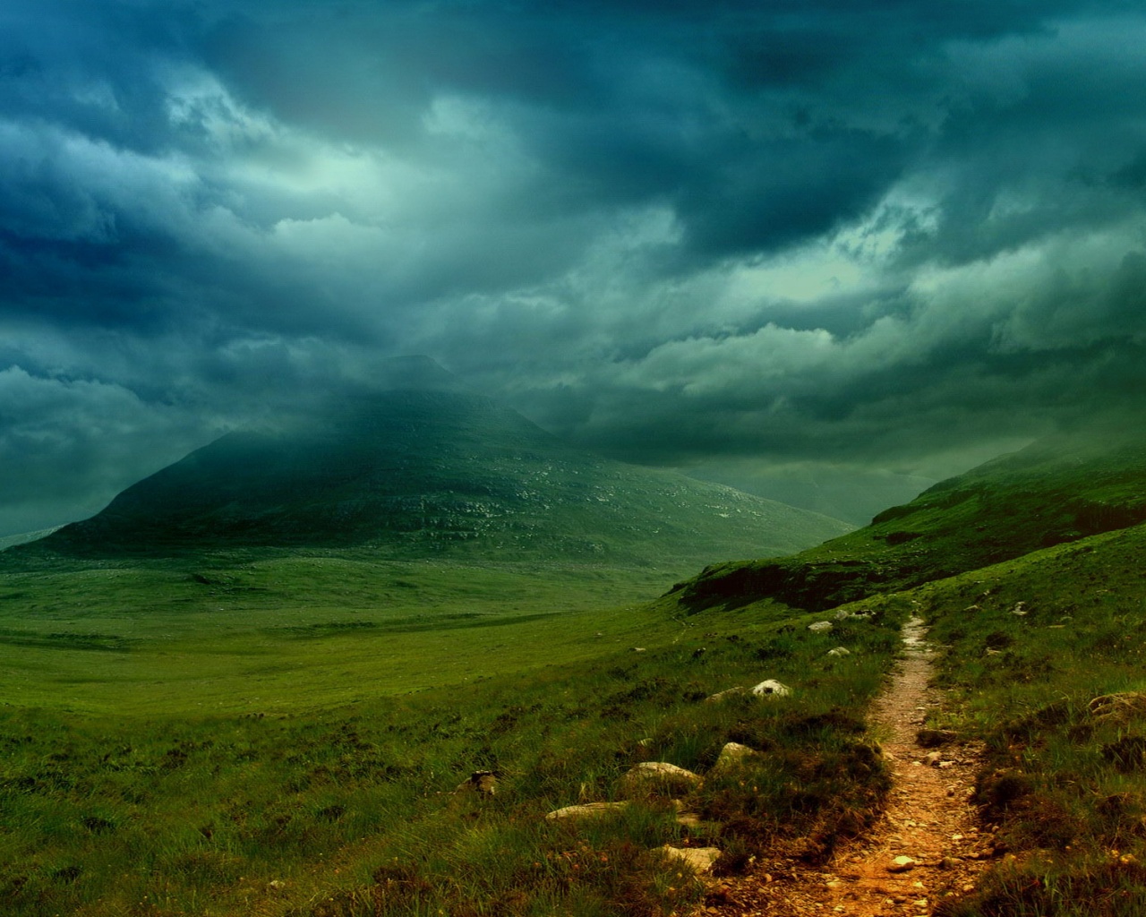 Тропинка средь холмов обои