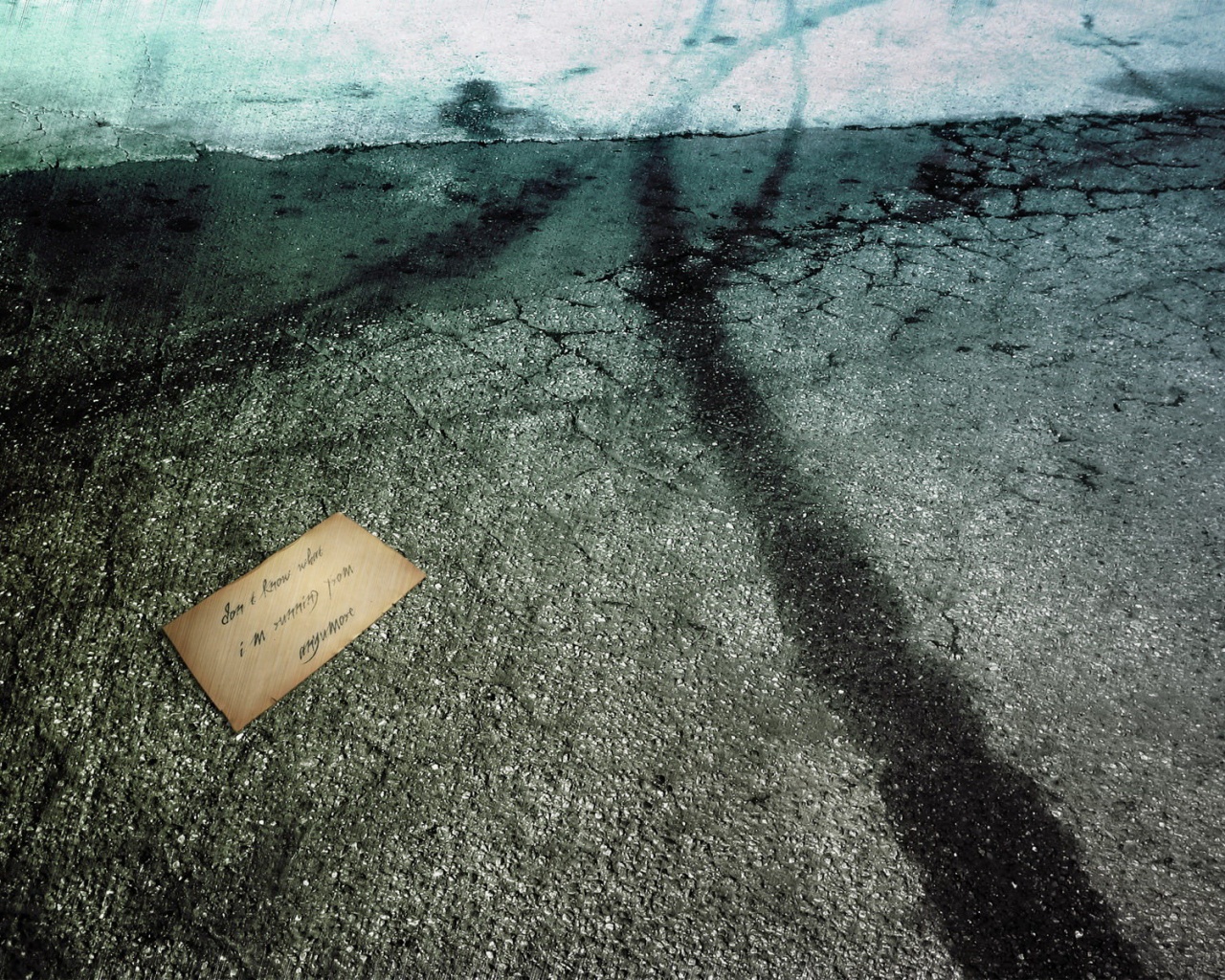 Записка на асфальте обои