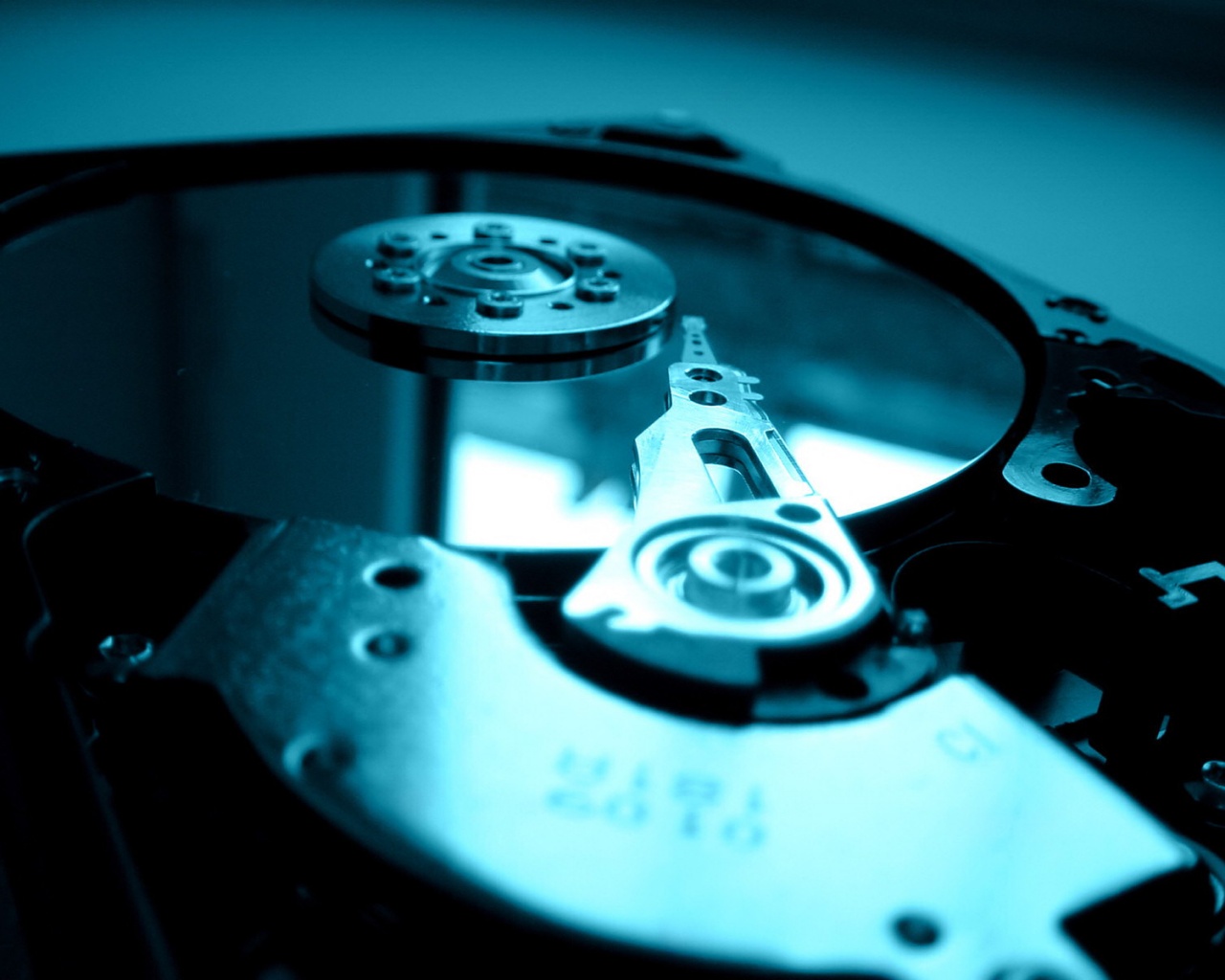 Разобранный жесткий диск обои