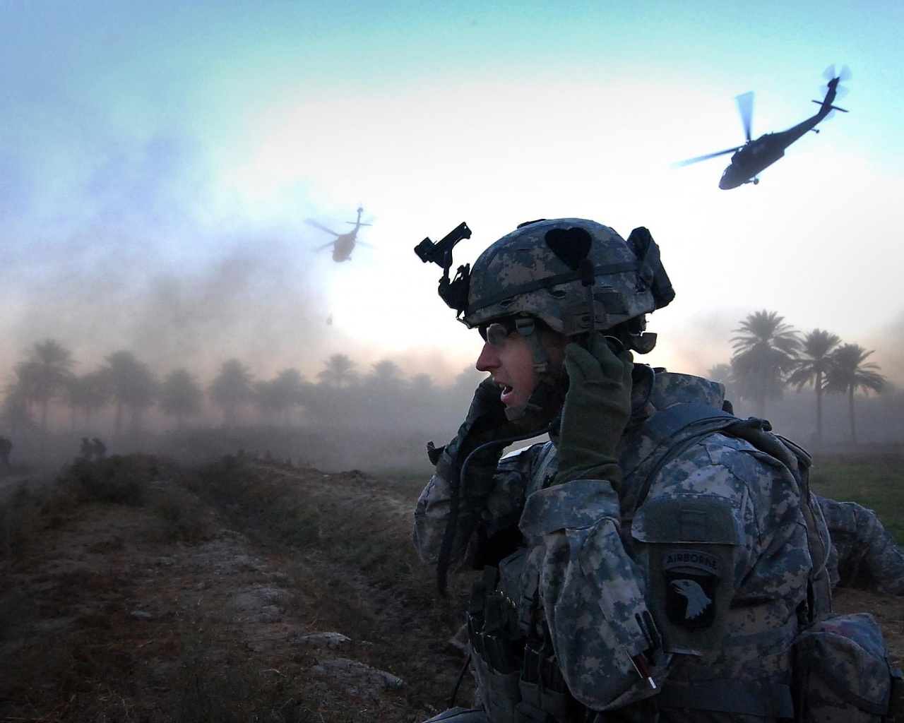 СОлдат во время боевых действий обои