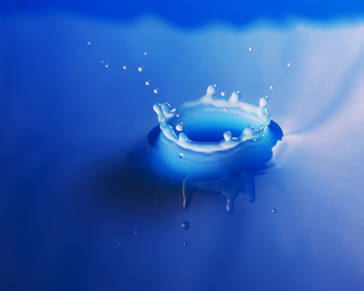 Голубая вода обои